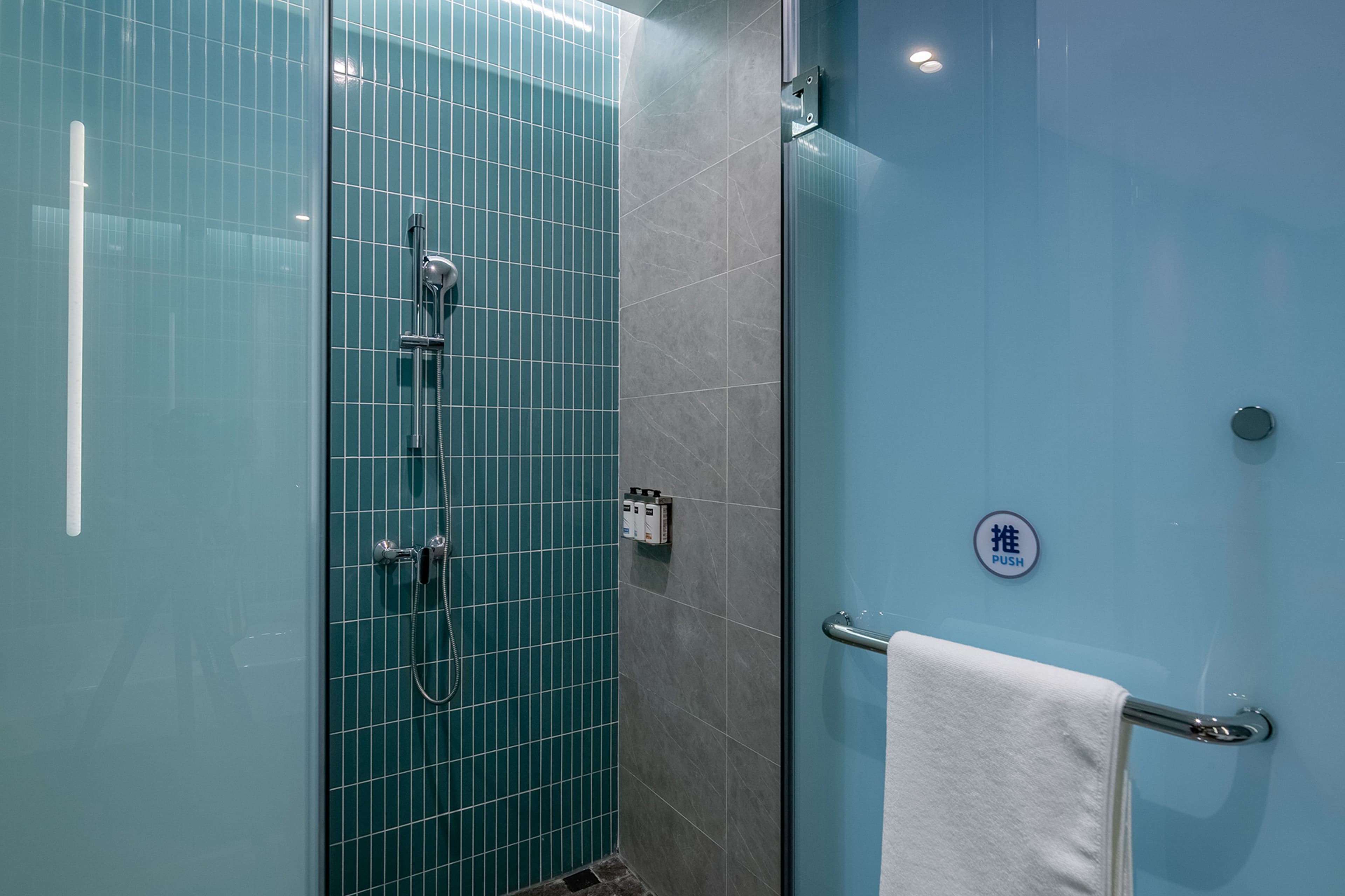Holiday Inn Express Chongqing Nanbin Road — 9