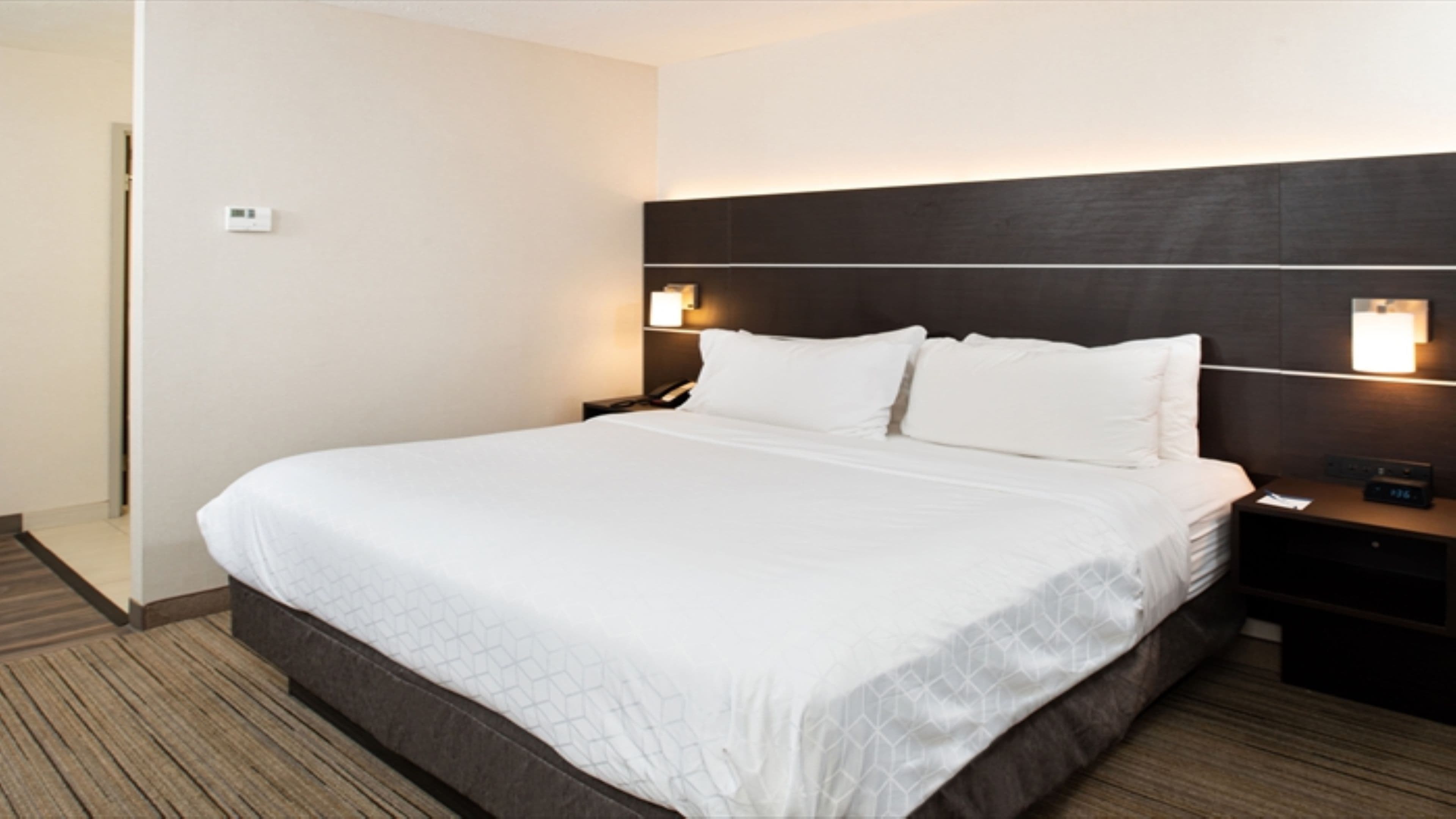 Holiday Inn Express Cincinnati West - Image 5