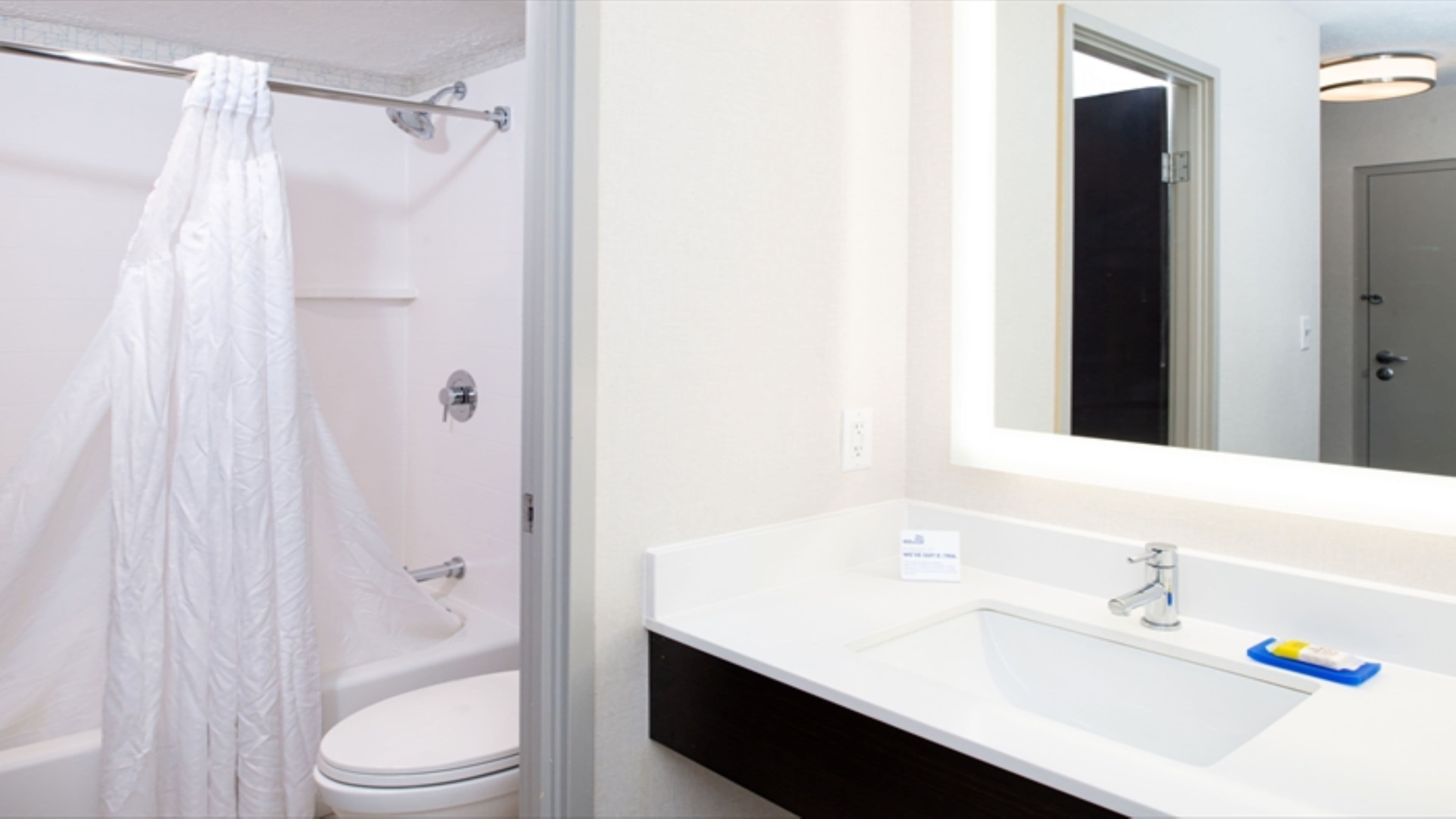 Holiday Inn Express Cincinnati West — 6
