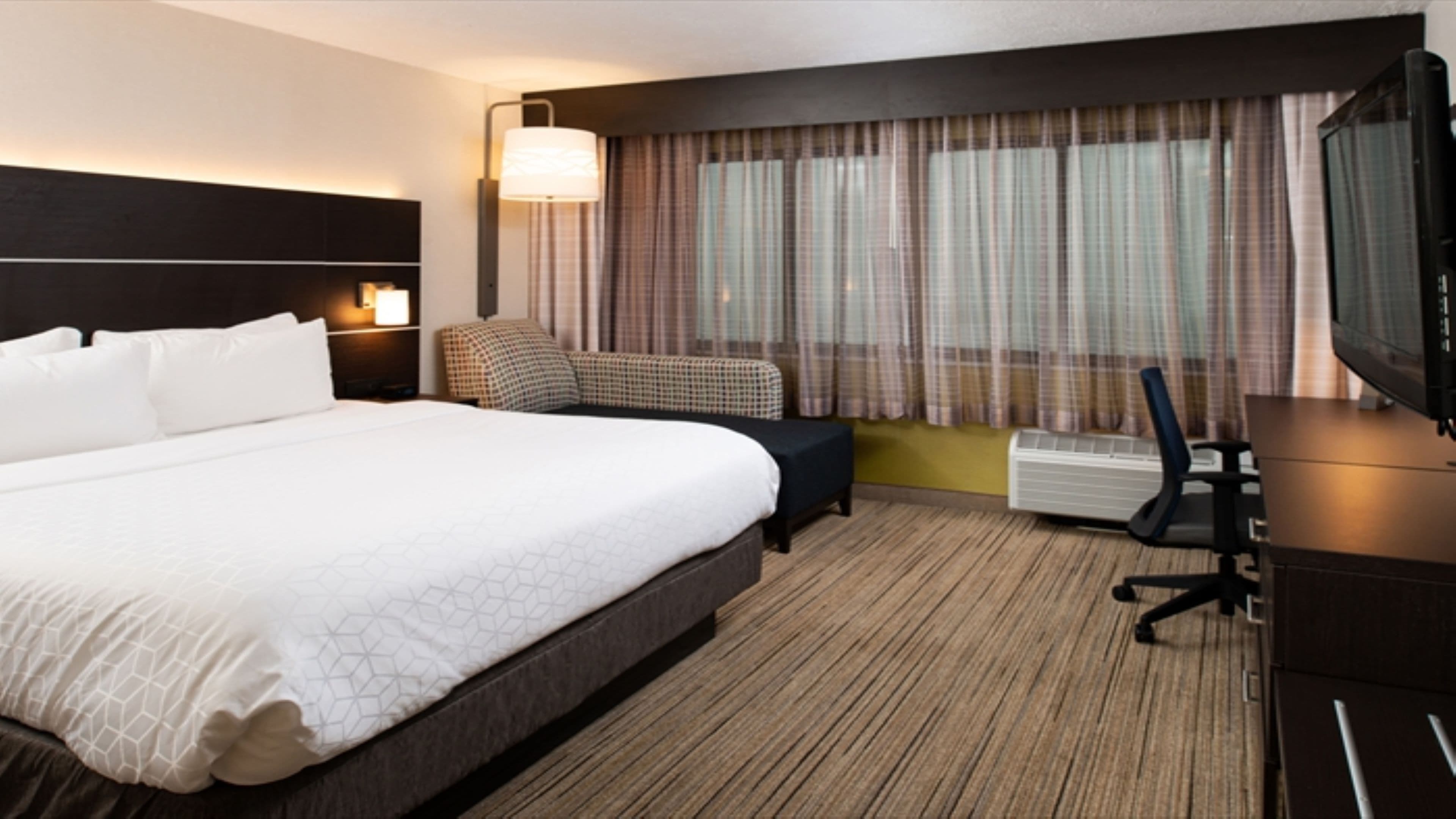 Holiday Inn Express Cincinnati West — 8