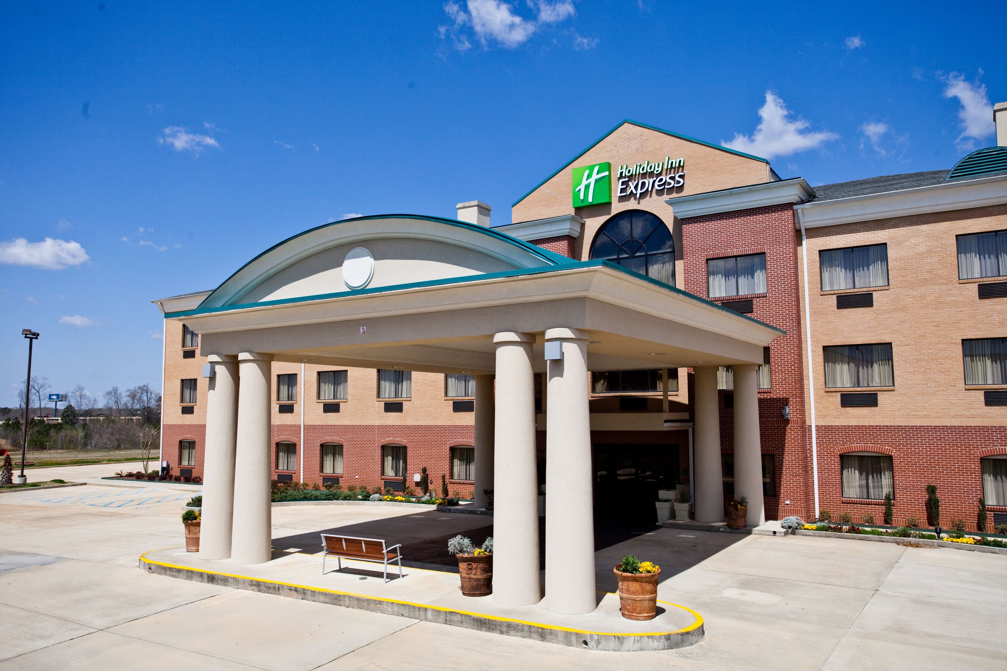 Holiday Inn Express Clanton - Image 1