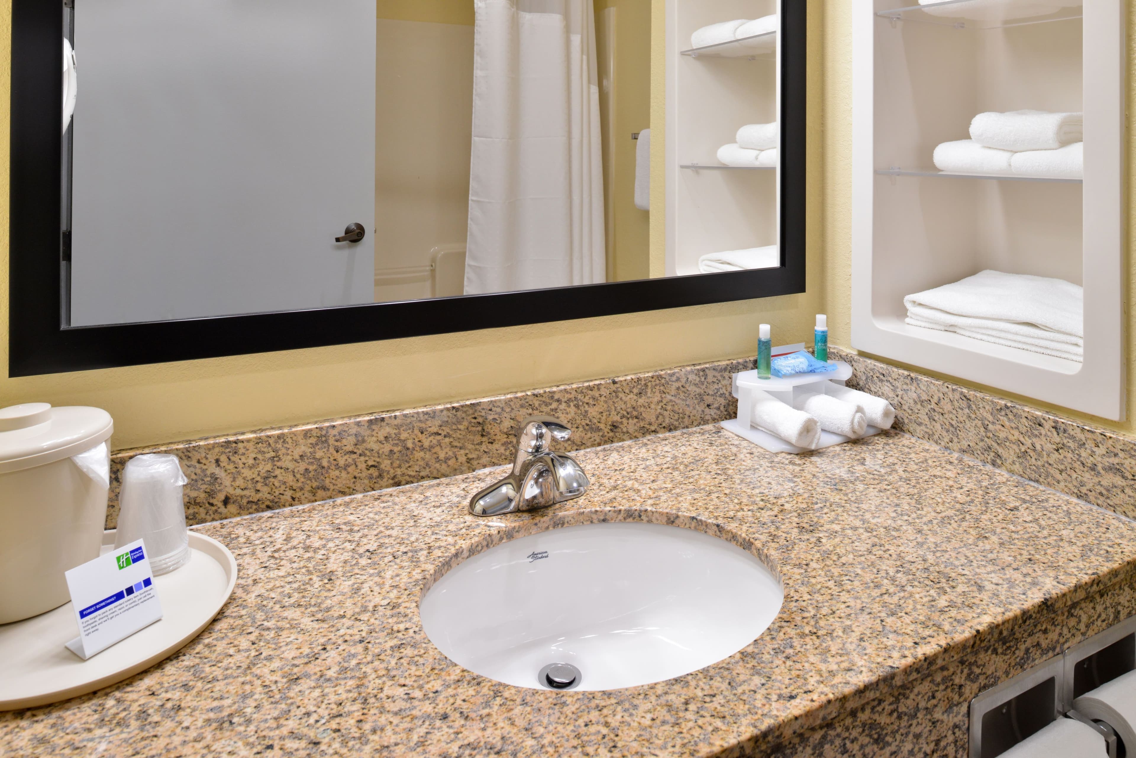 Holiday Inn Express Clanton - Image 4