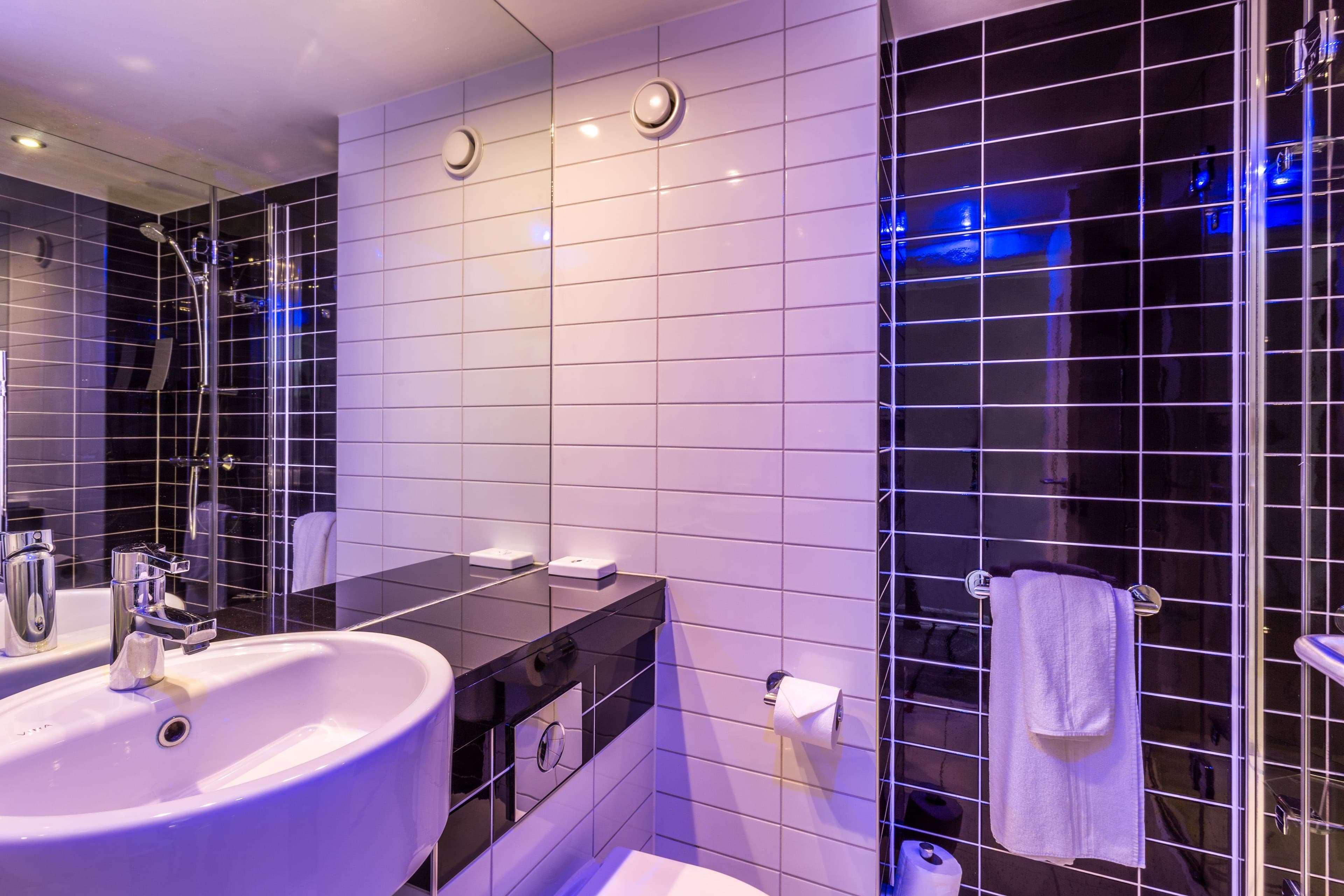 Holiday Inn Express Colchester - Image 3