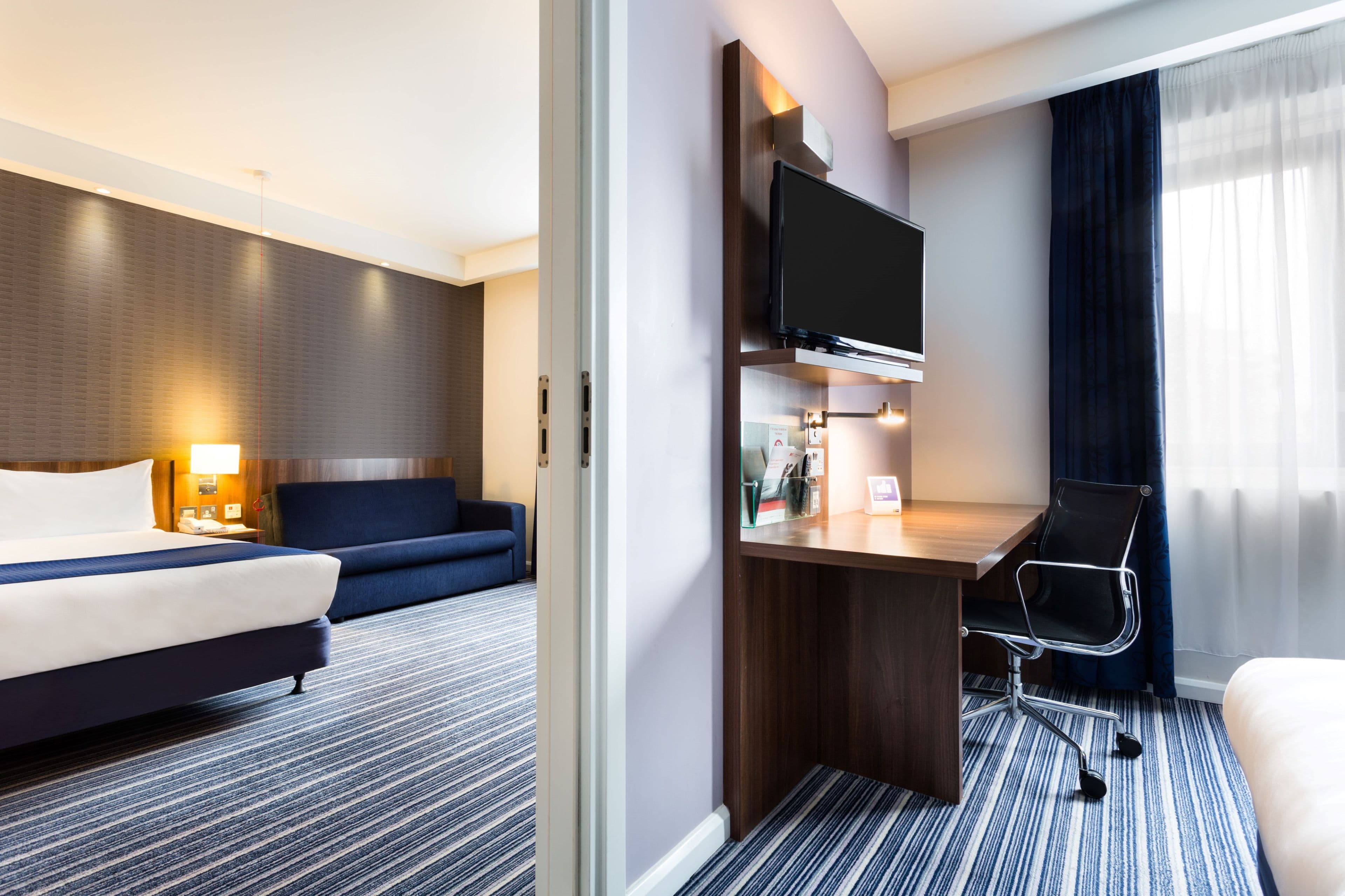 Holiday Inn Express Colchester - Image 4