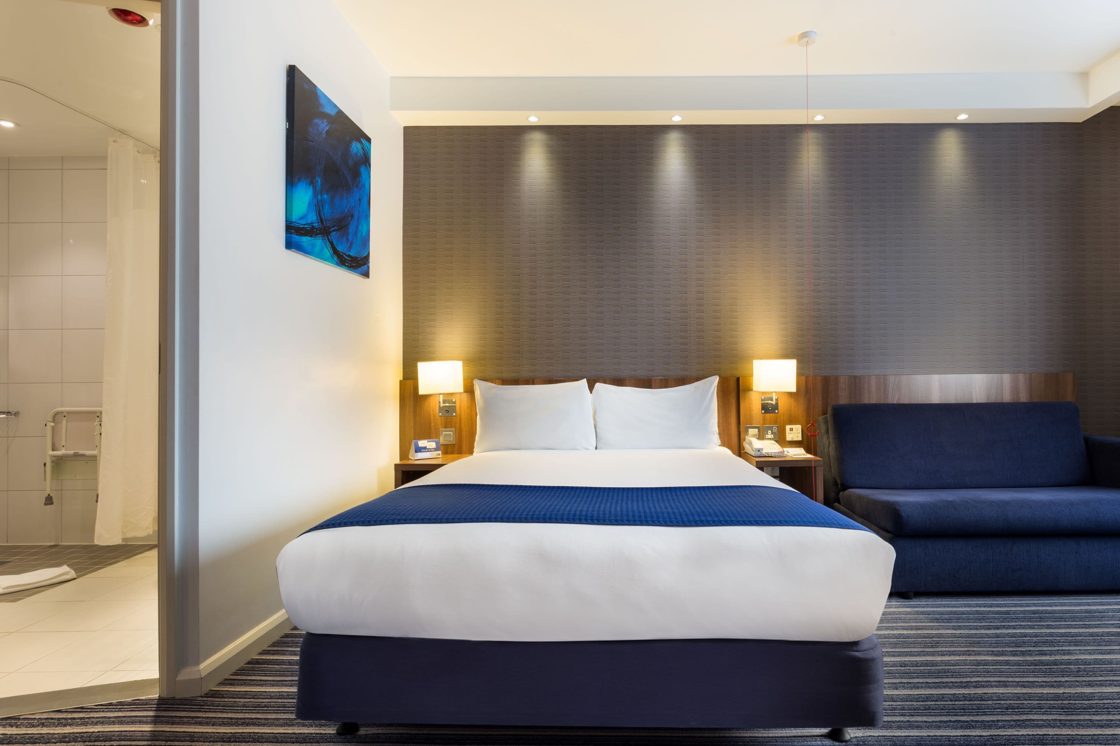 Holiday Inn Express Colchester — 8