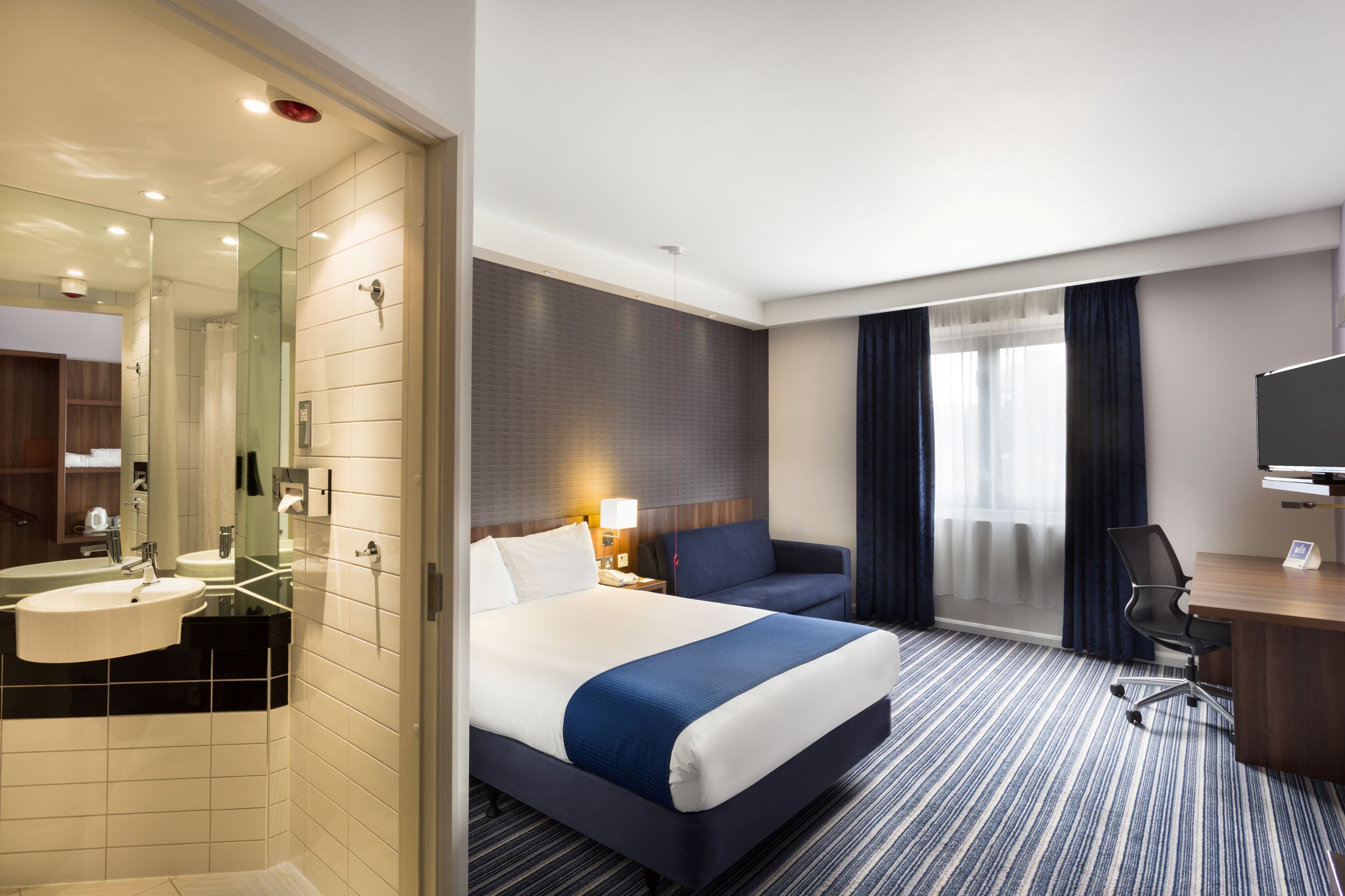 Holiday Inn Express Colchester — 13
