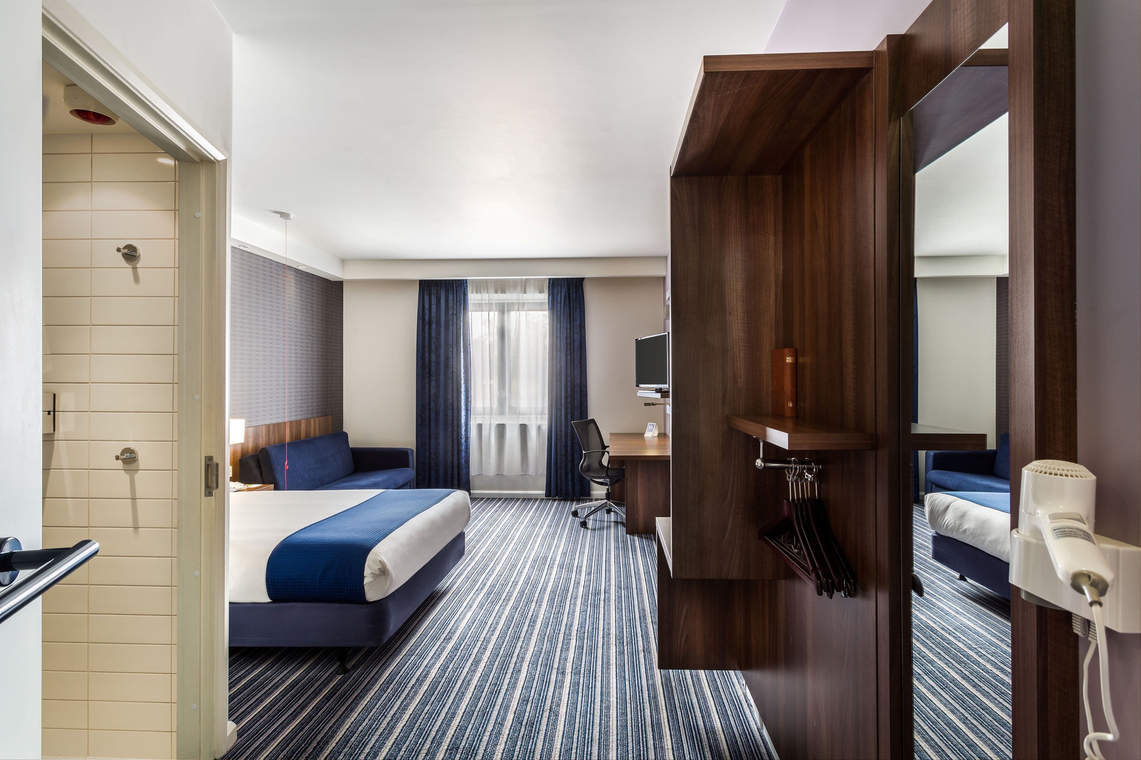 Holiday Inn Express Colchester — 9