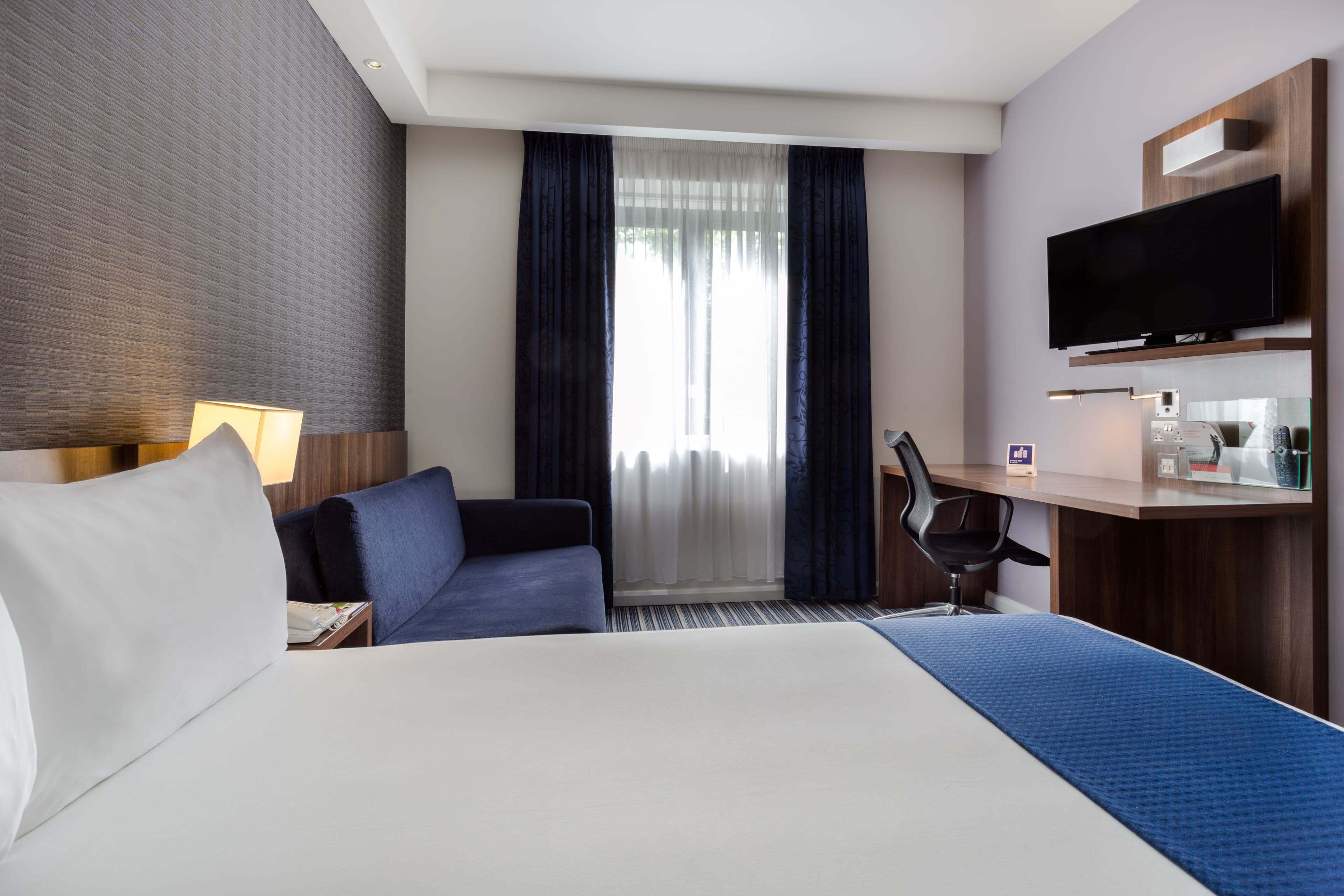 Holiday Inn Express Colchester - Image 5