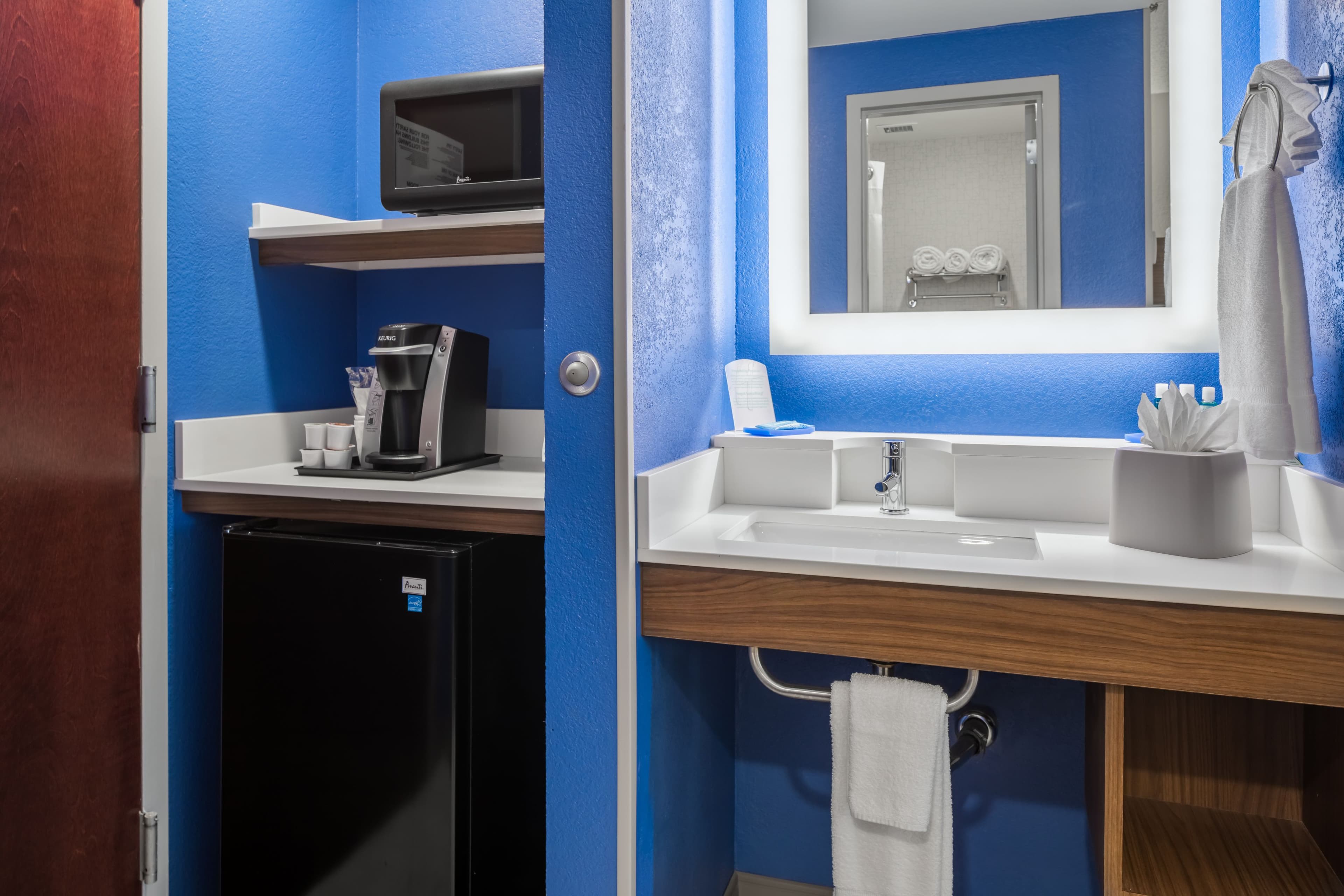 Holiday Inn Express Atlanta Airport-College Park - Image 4