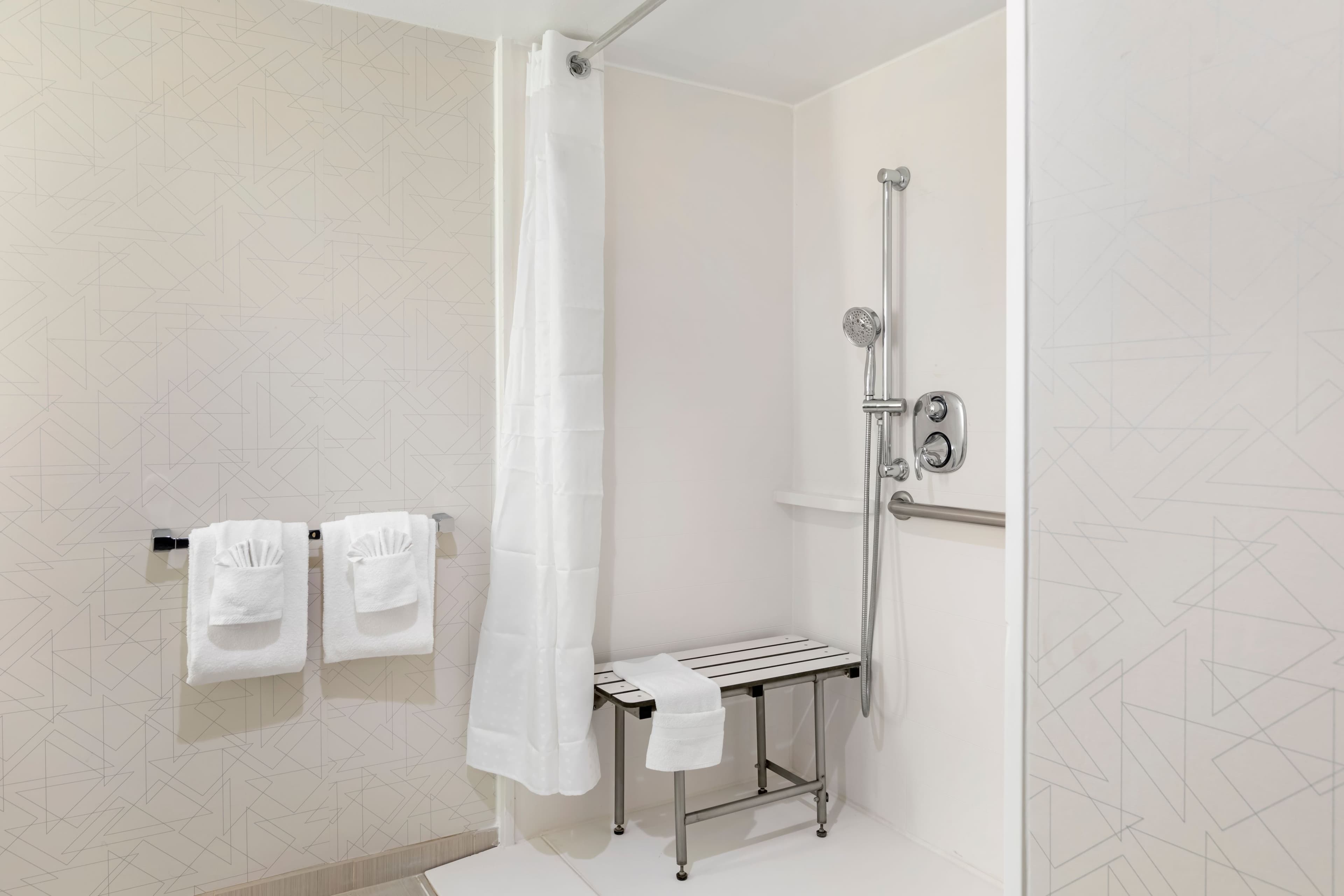 Holiday Inn Express San Bernardino - Colton — 12