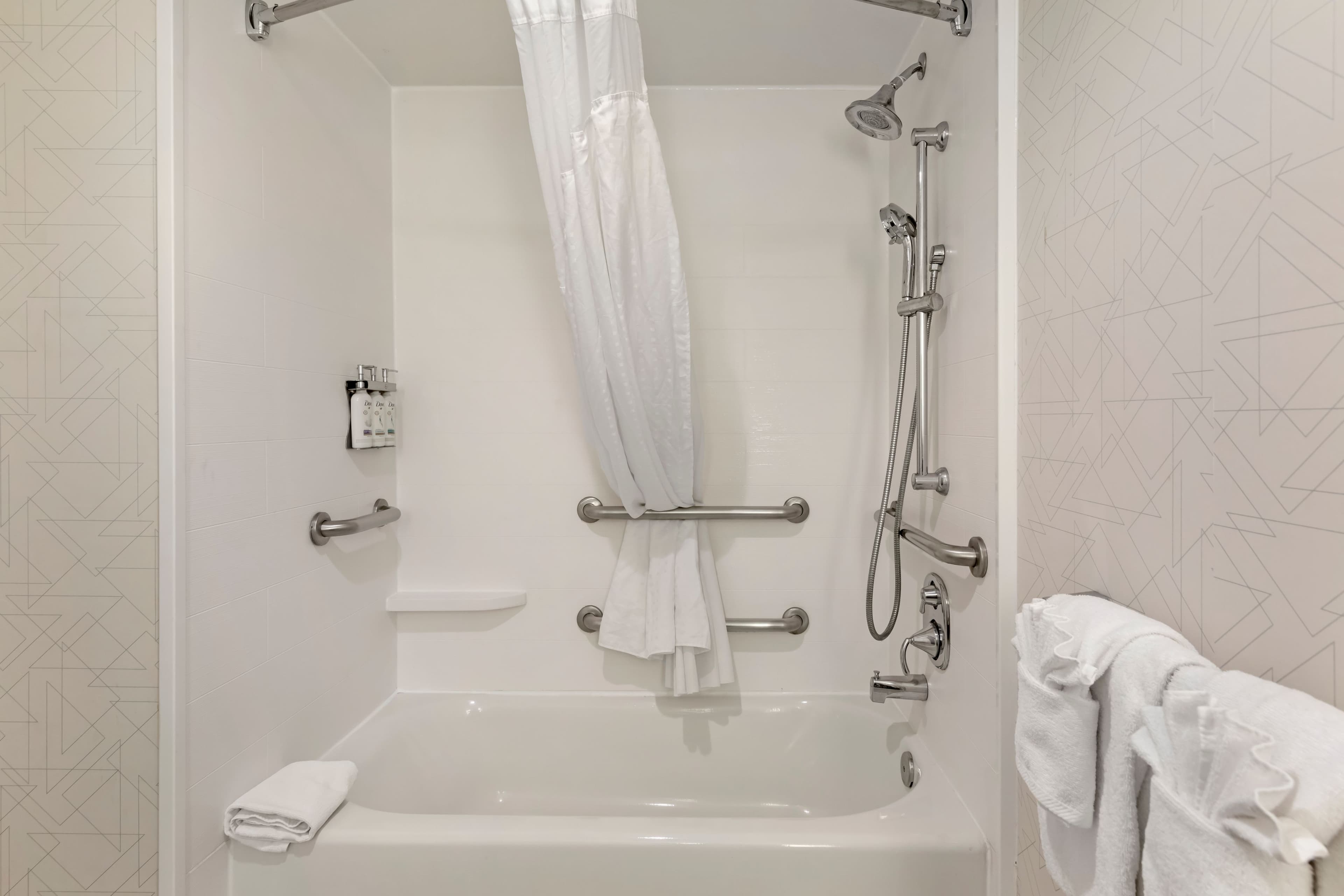 Holiday Inn Express San Bernardino - Colton — 18