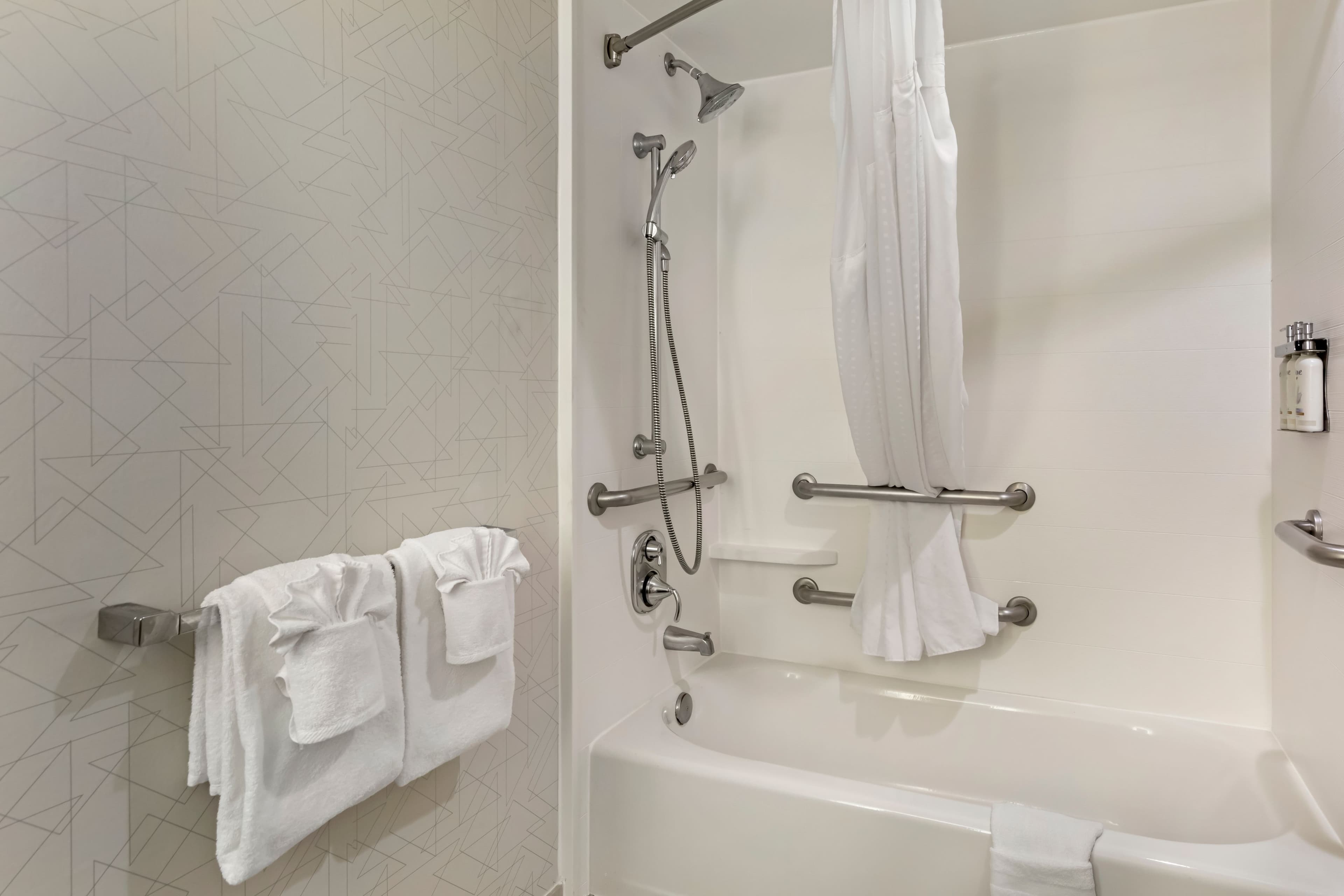 Holiday Inn Express San Bernardino - Colton — 17
