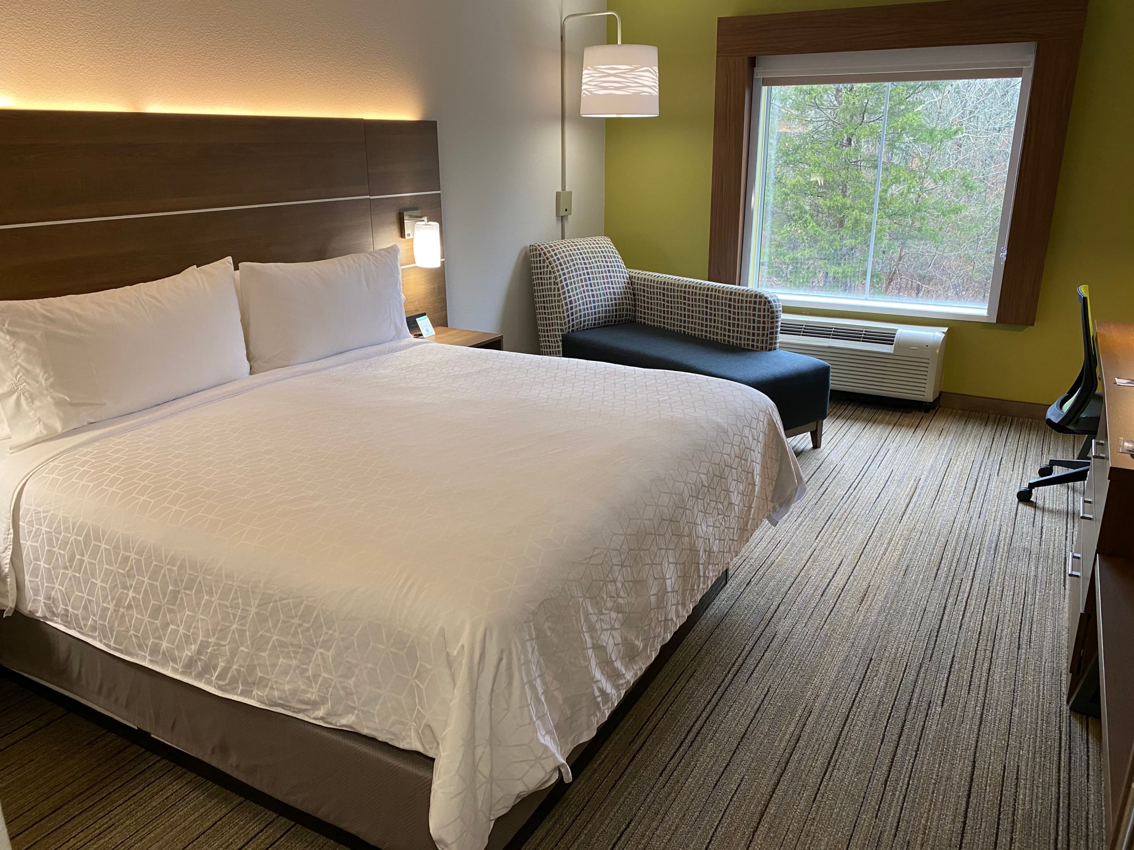 Holiday Inn Express Columbia — 7