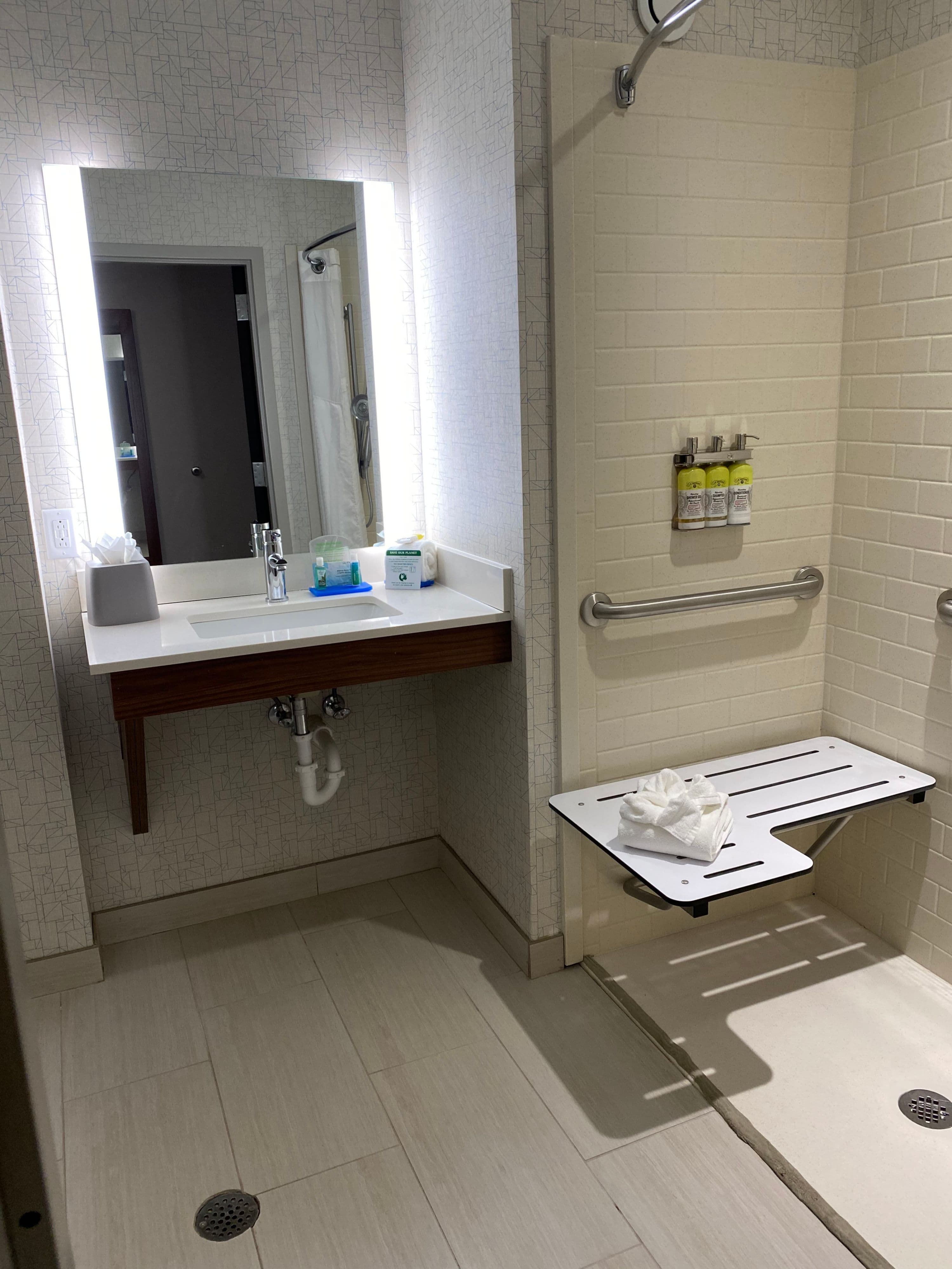 Holiday Inn Express Columbia — 11