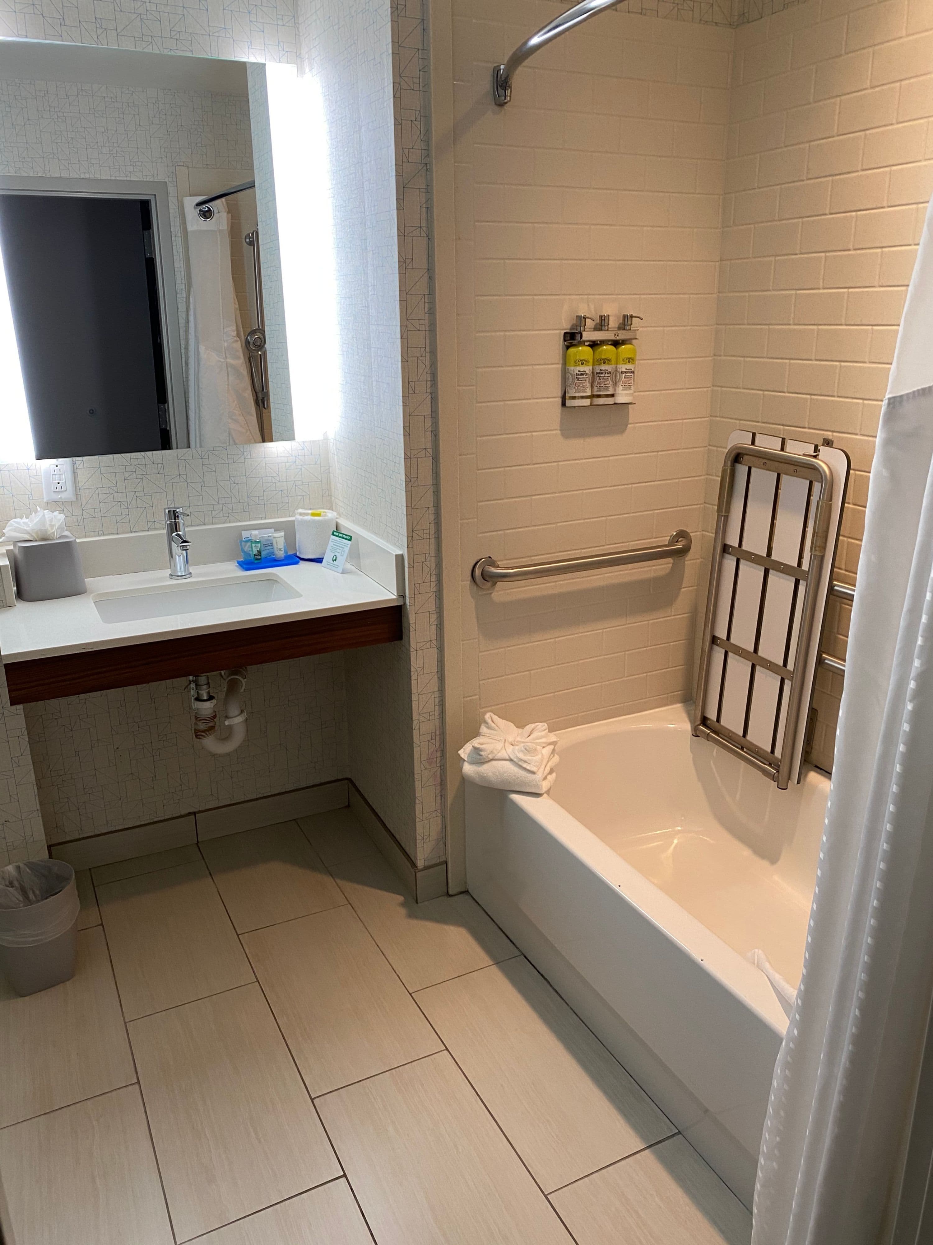 Holiday Inn Express Columbia — 16
