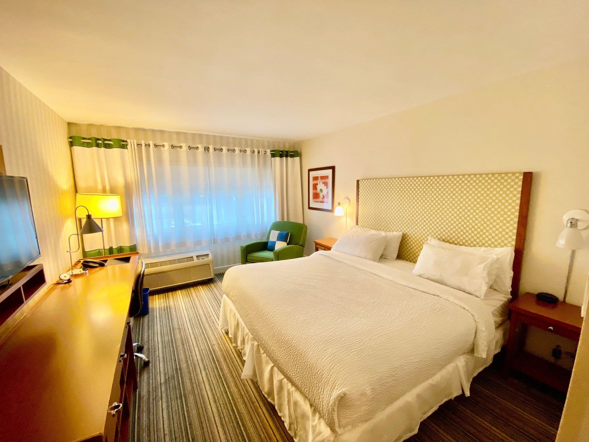Holiday Inn Express Columbus Airport – Easton — 8
