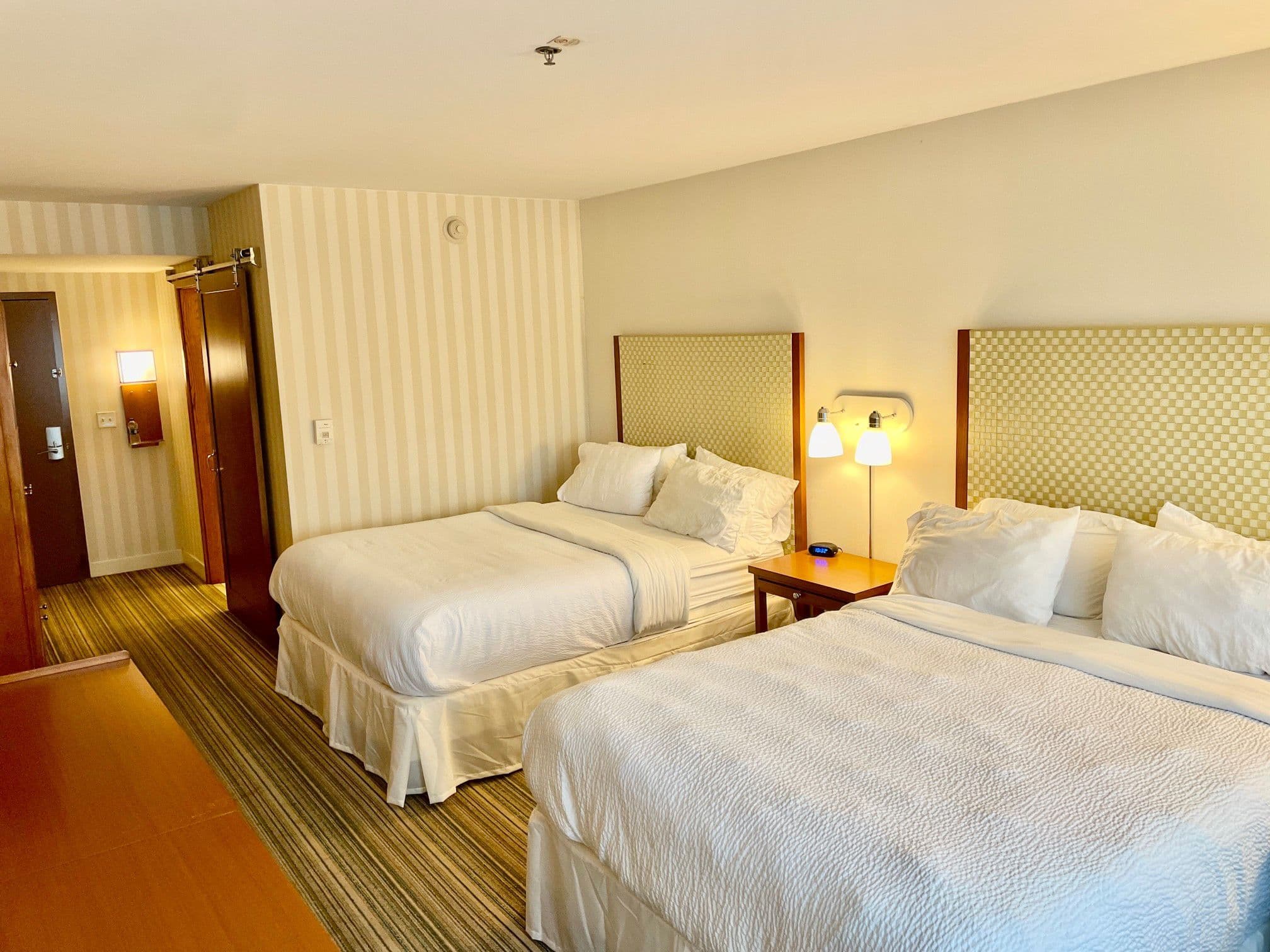 Holiday Inn Express Columbus Airport – Easton — 17