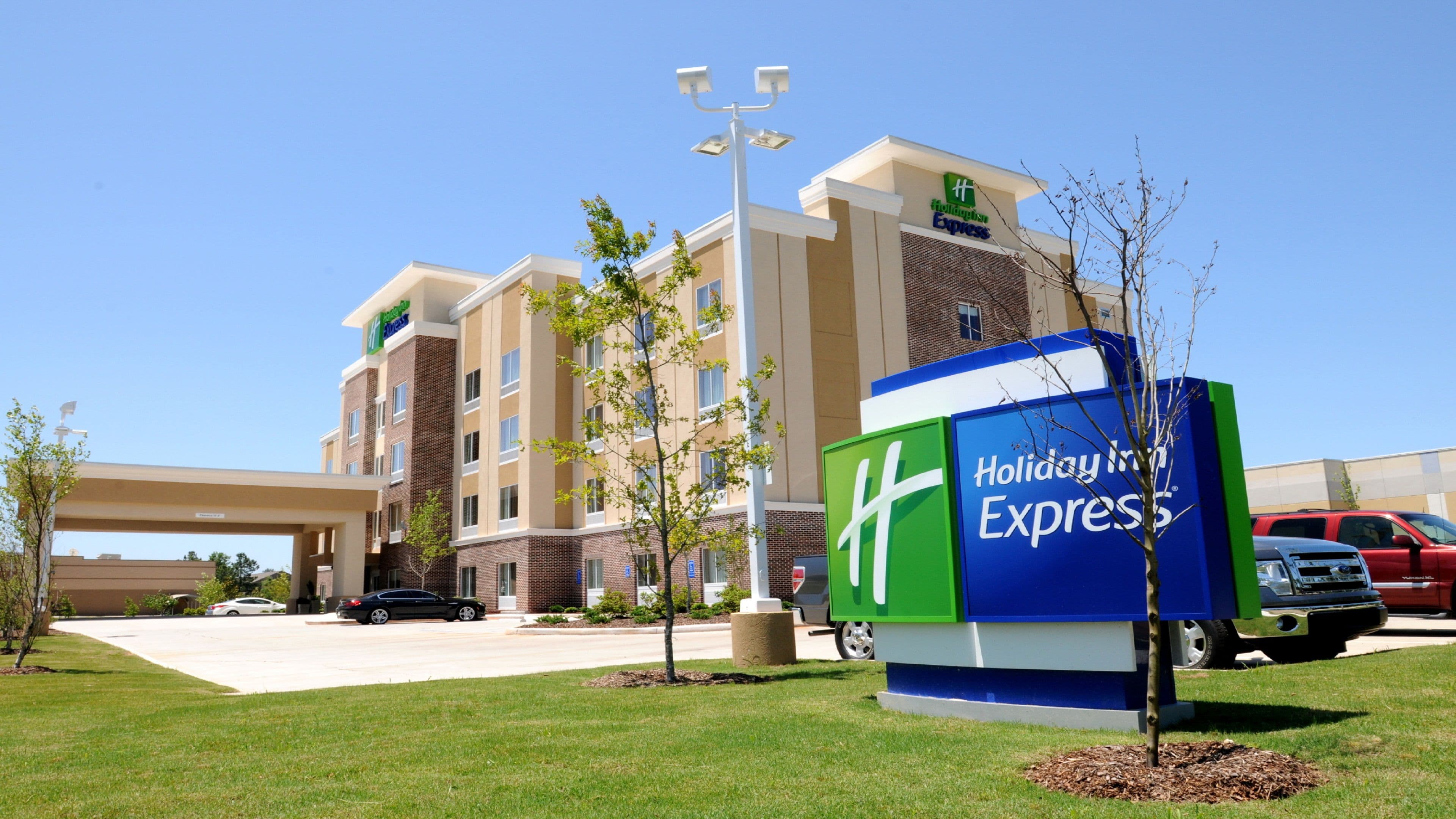 Holiday Inn Express Covington-Madisonville - Image 1