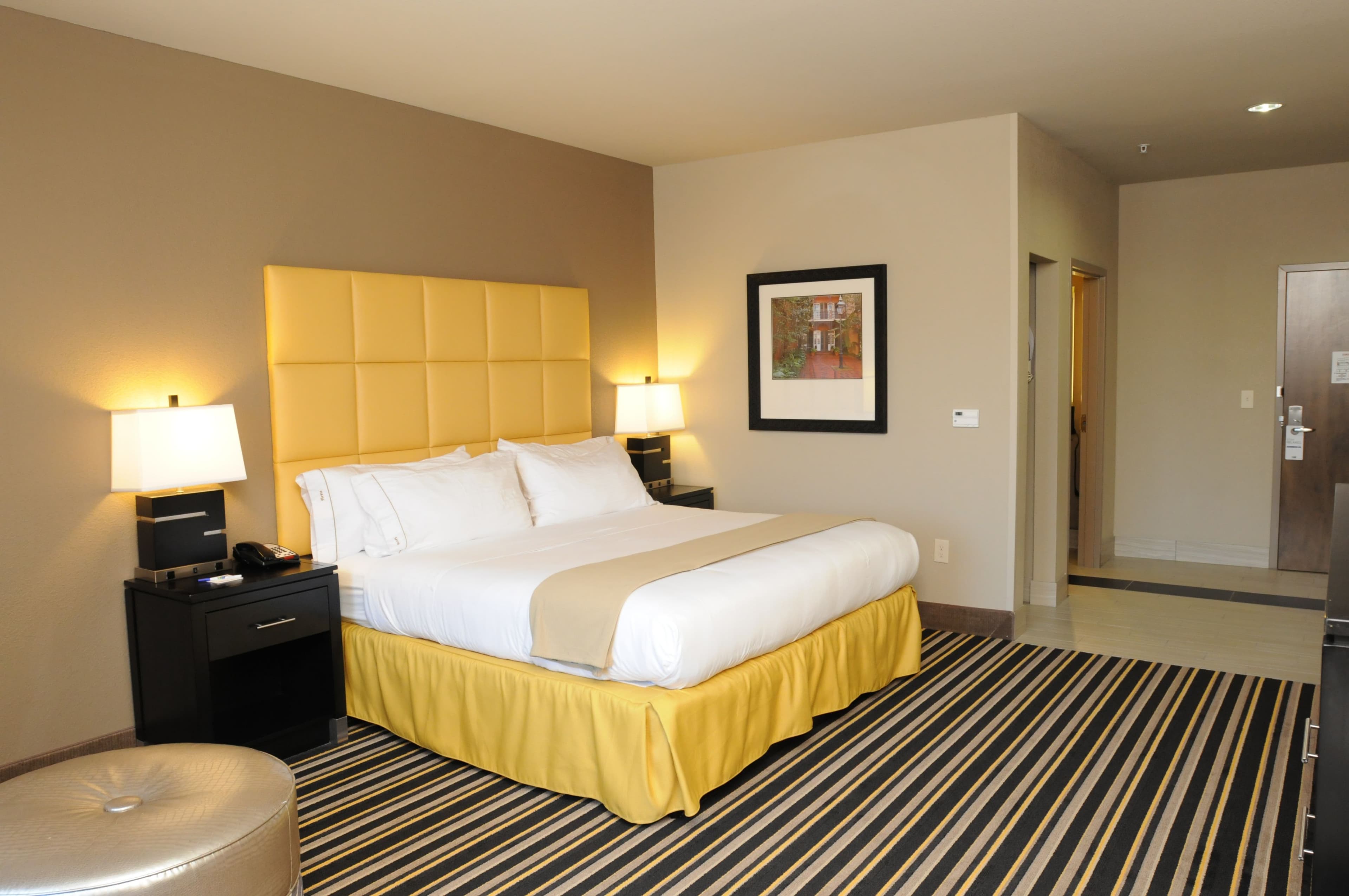 Holiday Inn Express Covington-Madisonville - Image 4