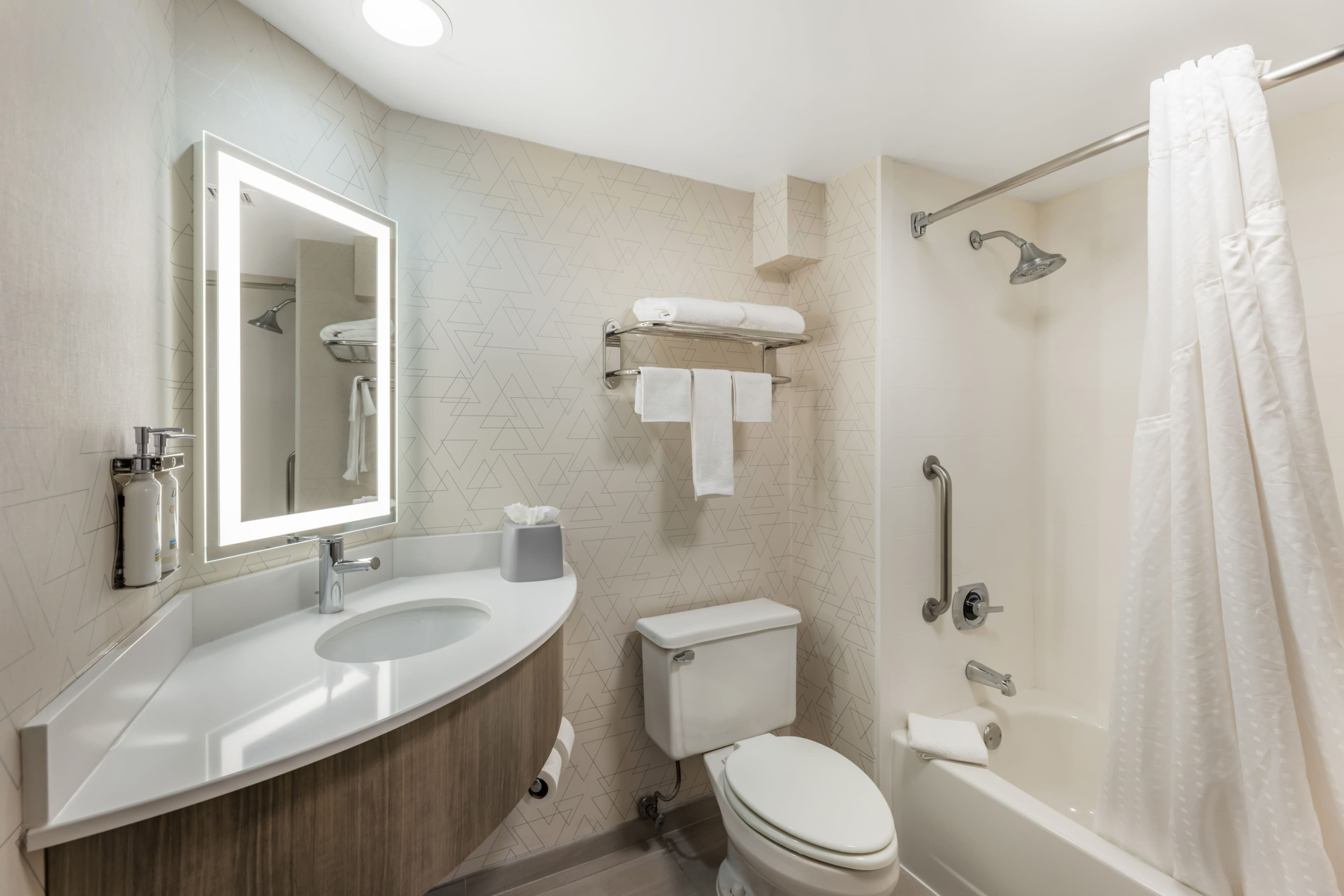 Holiday Inn Express Crestwood - Image 2