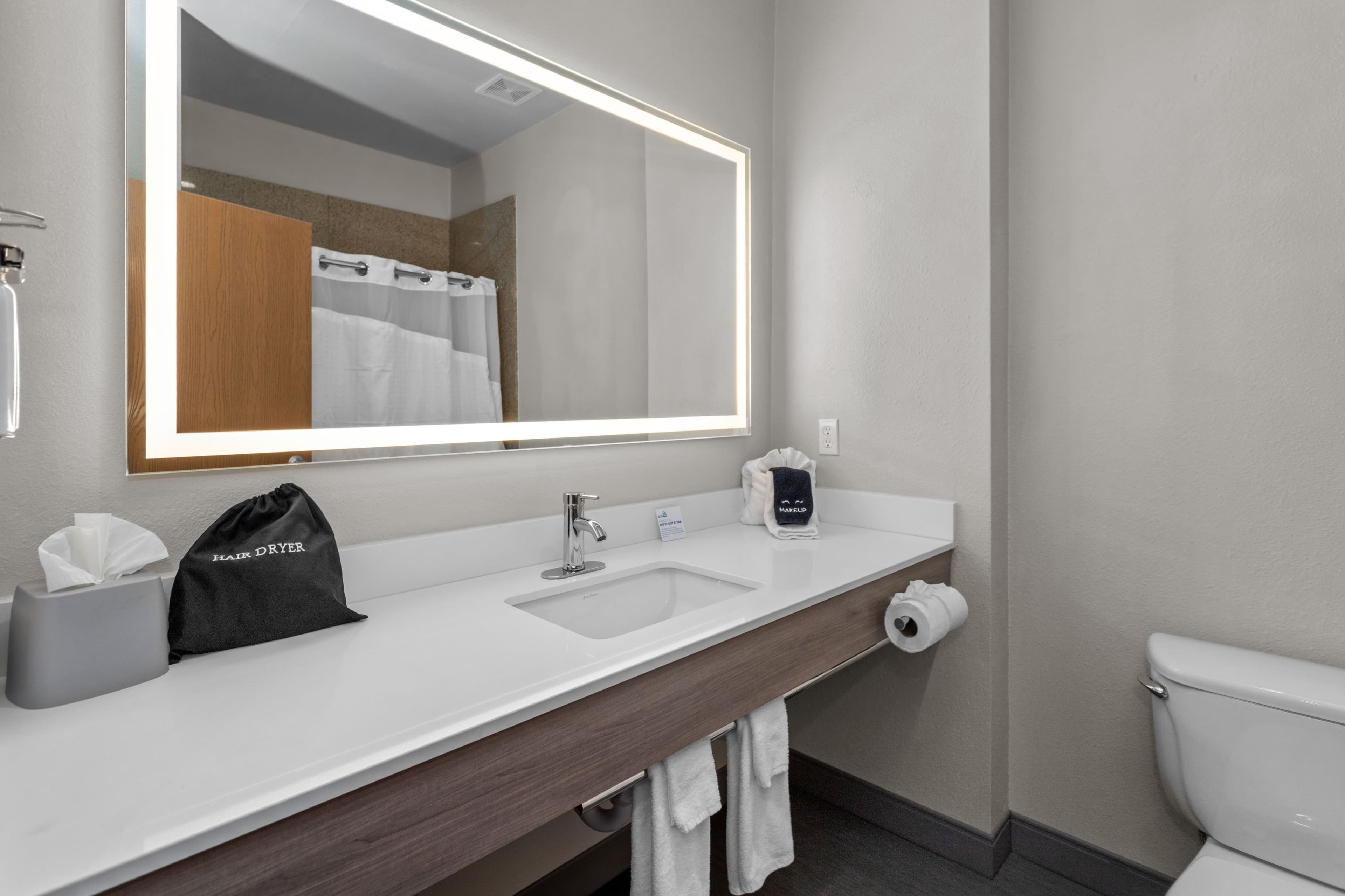 Holiday Inn Express Crockett - Image 3