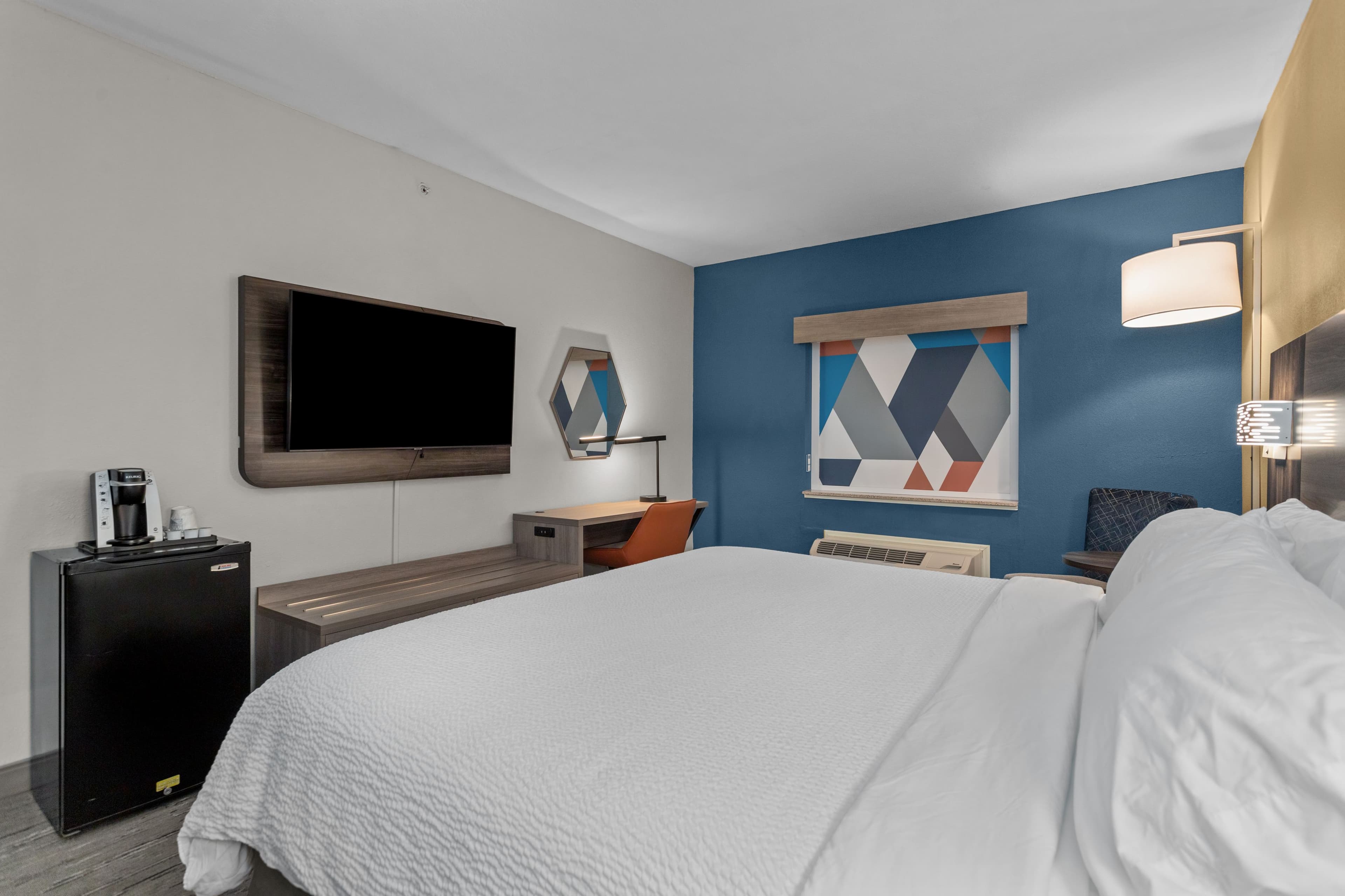 Holiday Inn Express Crockett — 8