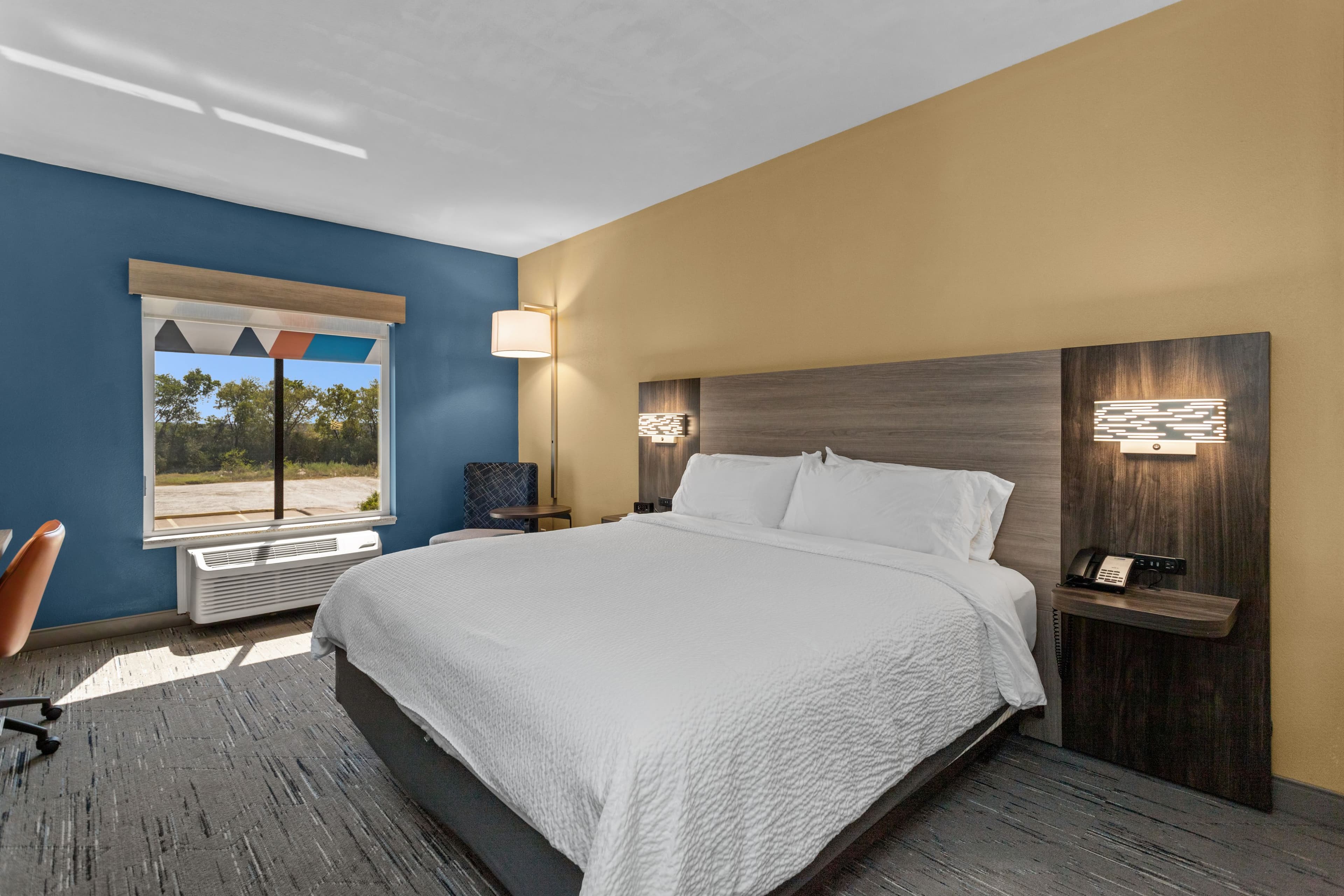 Holiday Inn Express Crockett — 10