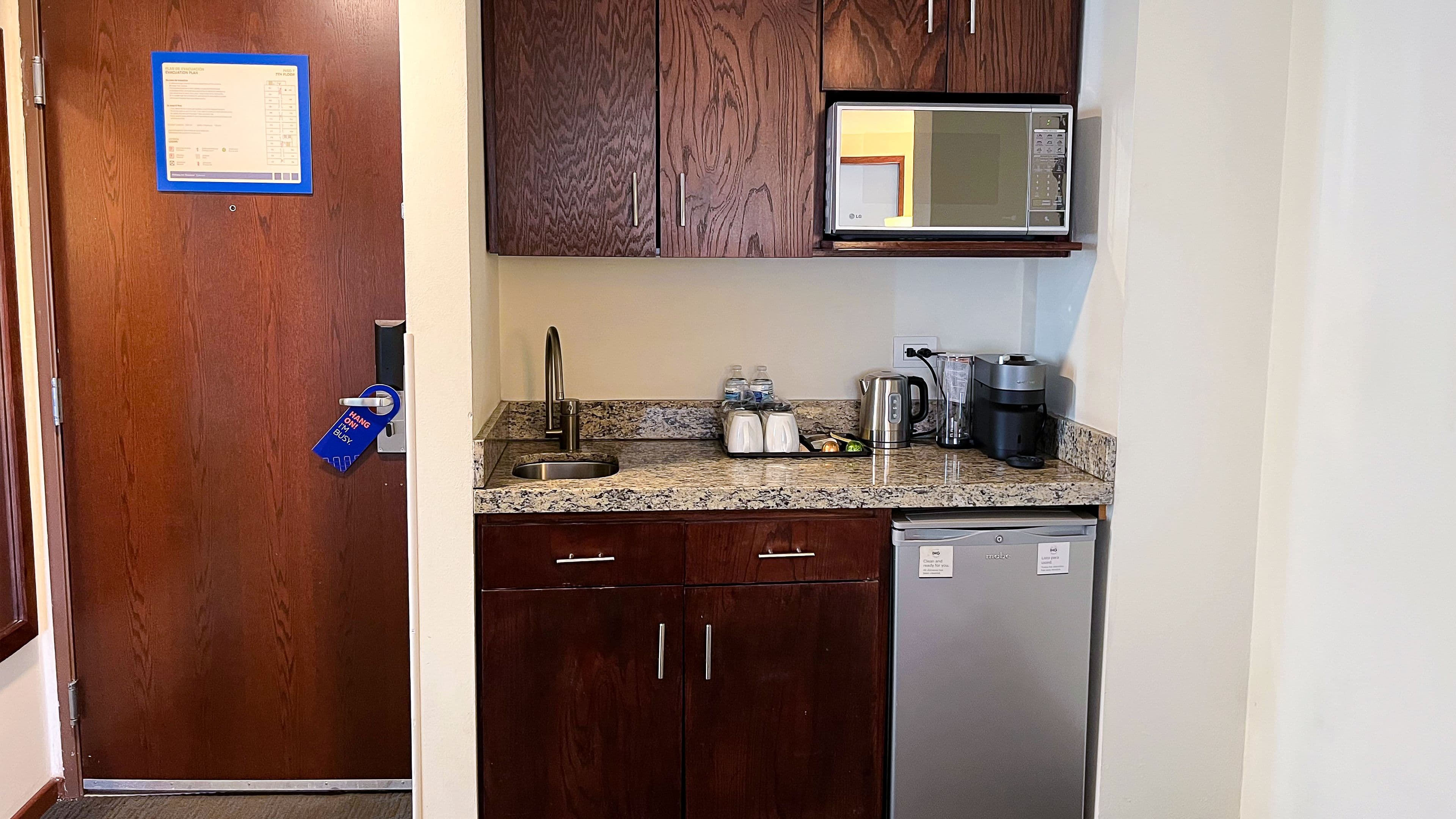 1 King 1 Bedroom Suite - Image 8