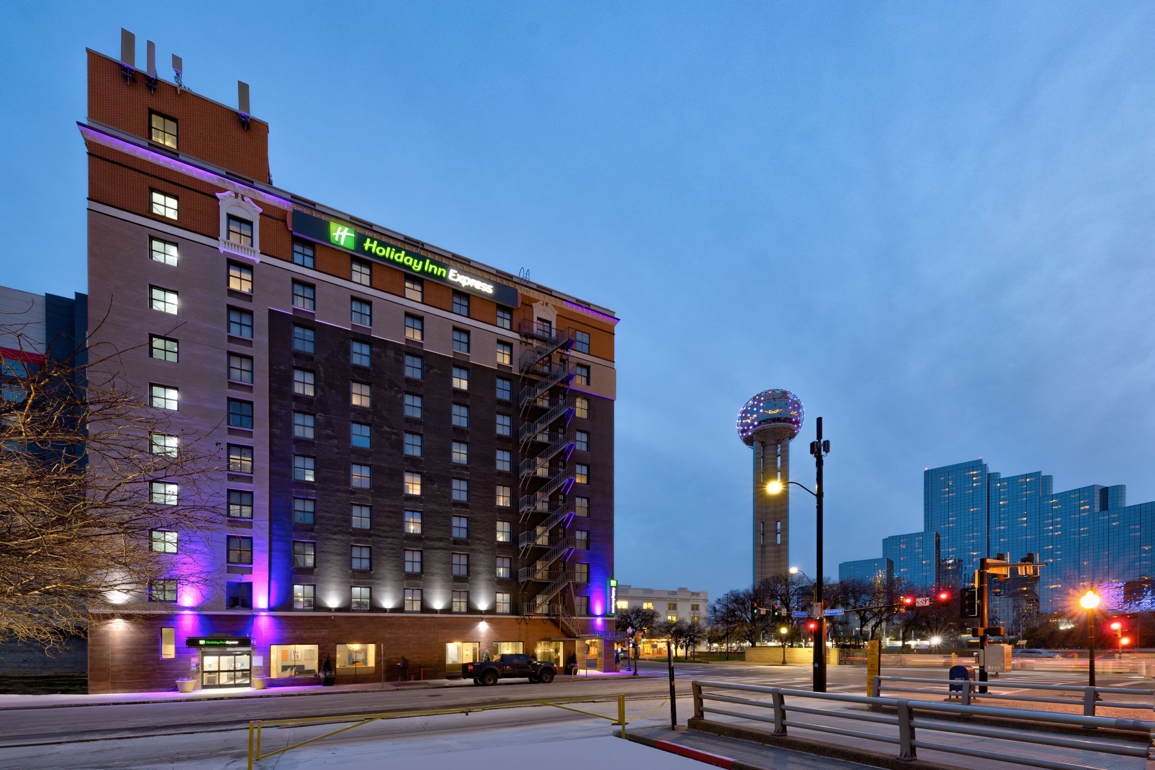 Holiday Inn Express Dallas Downtown - Image 1