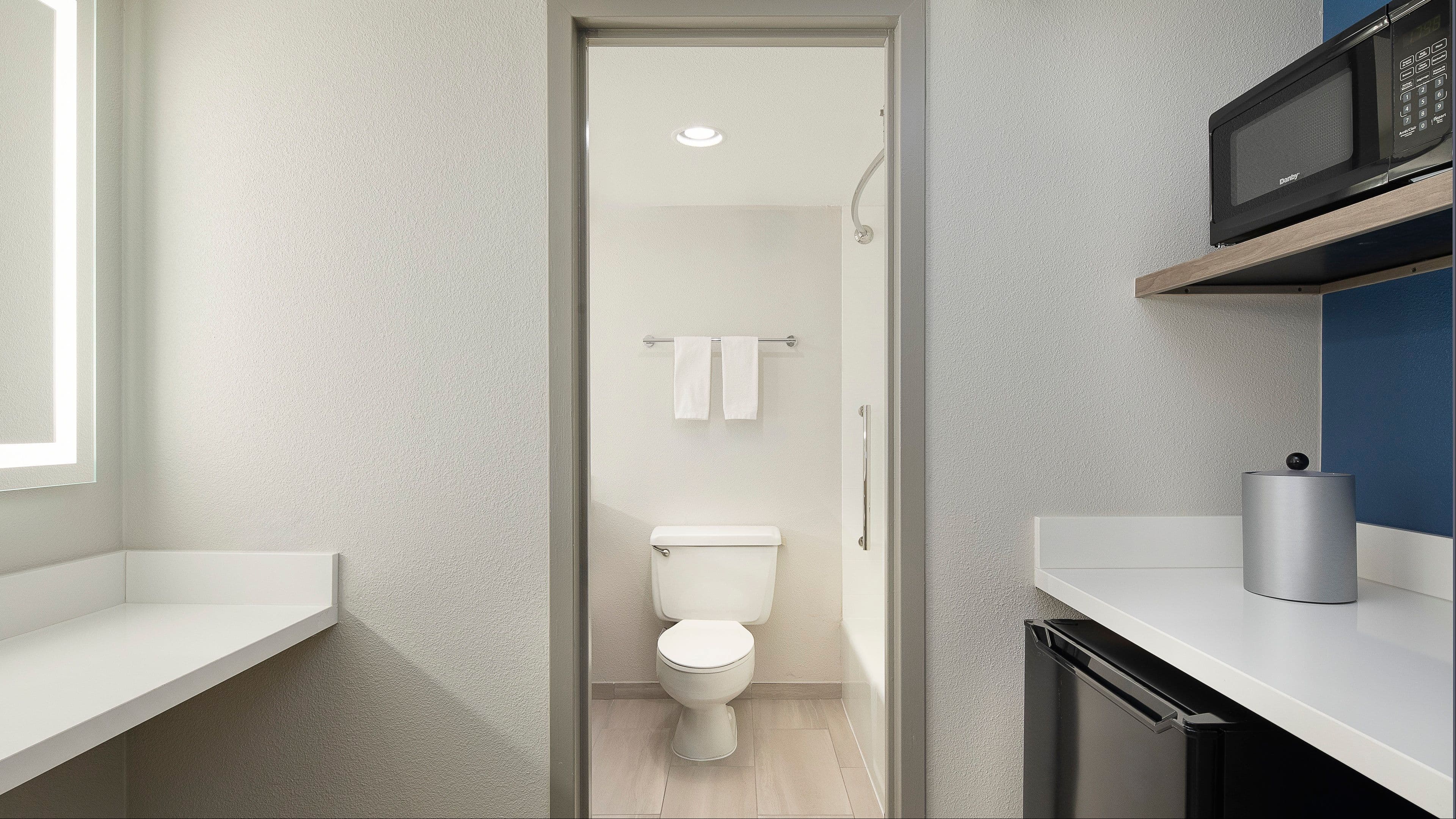 Holiday Inn Express Dallas Medical - Market Ctr - Image 4
