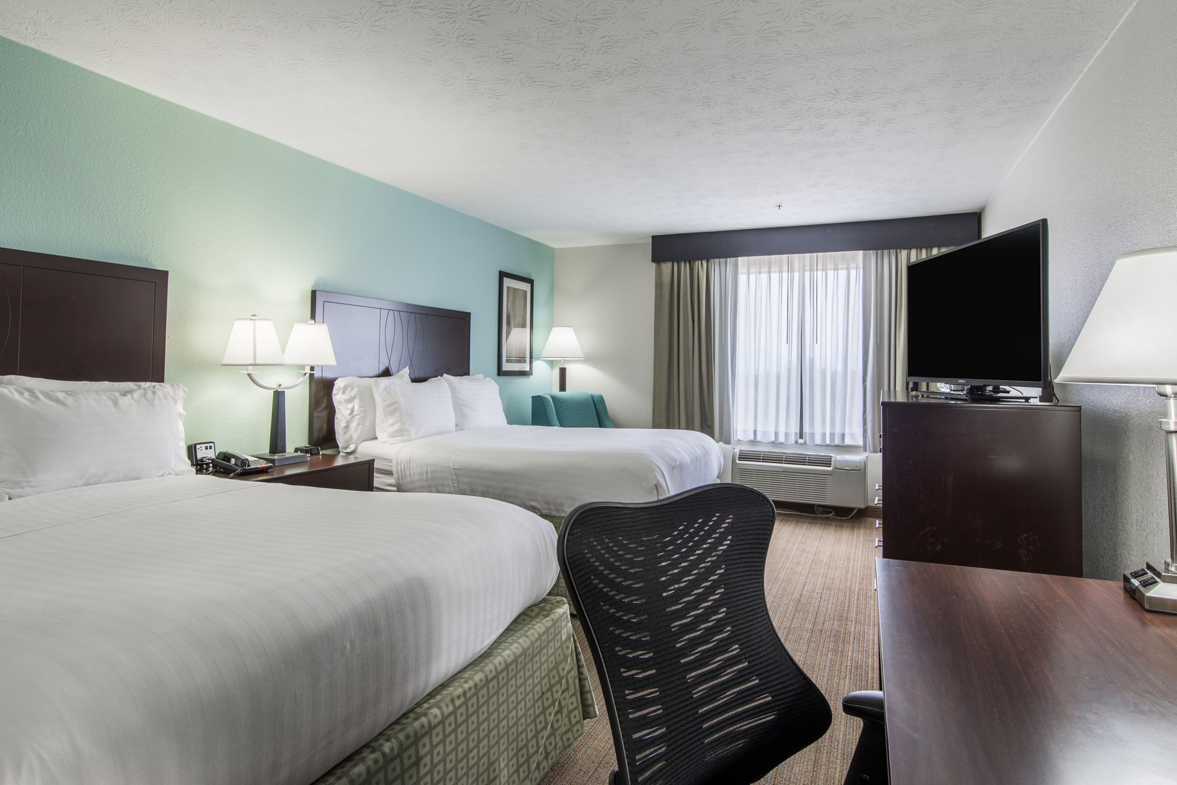 Holiday Inn Express Dandridge - Image 5