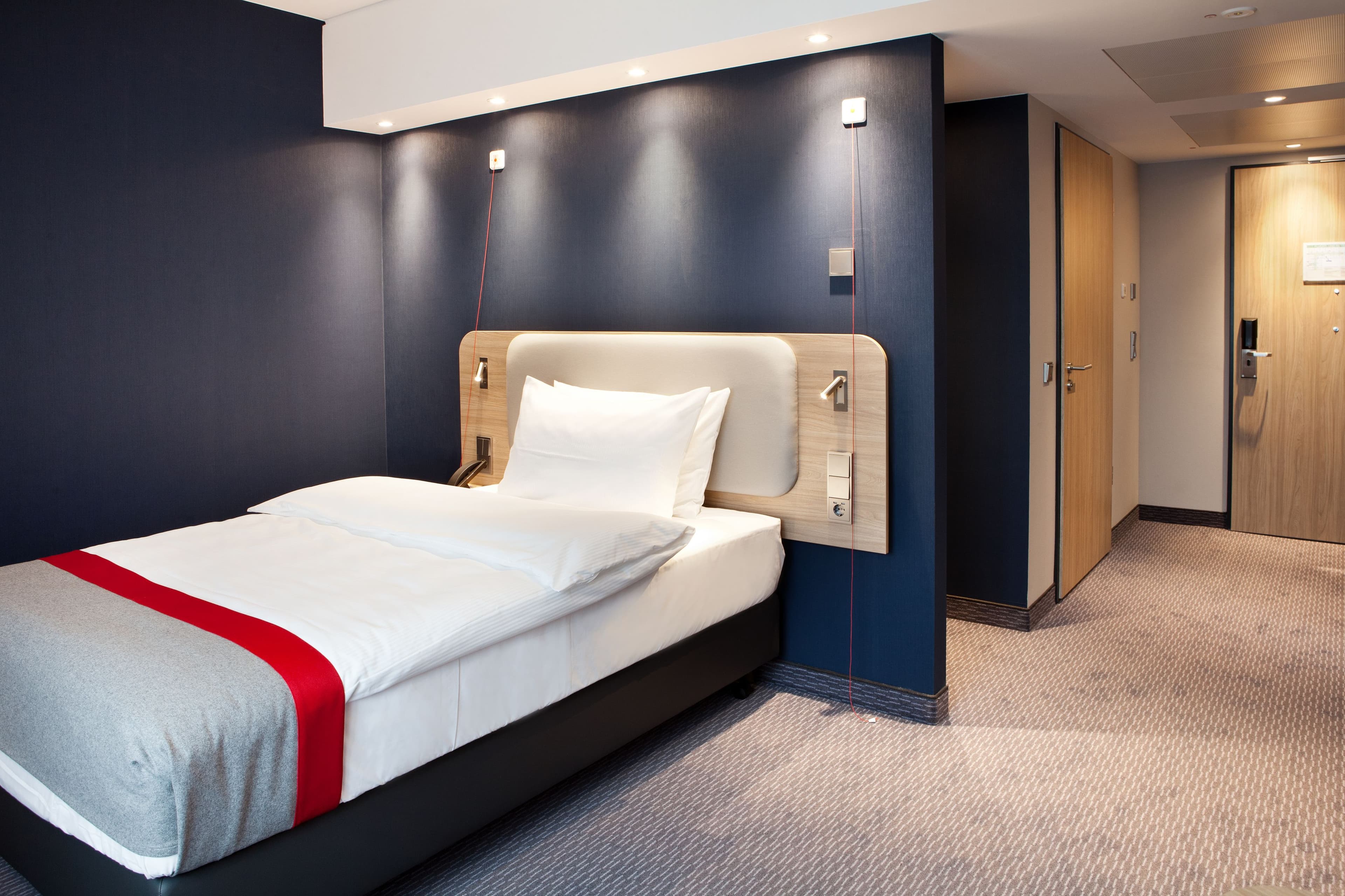 Holiday Inn Express Darmstadt - Image 2