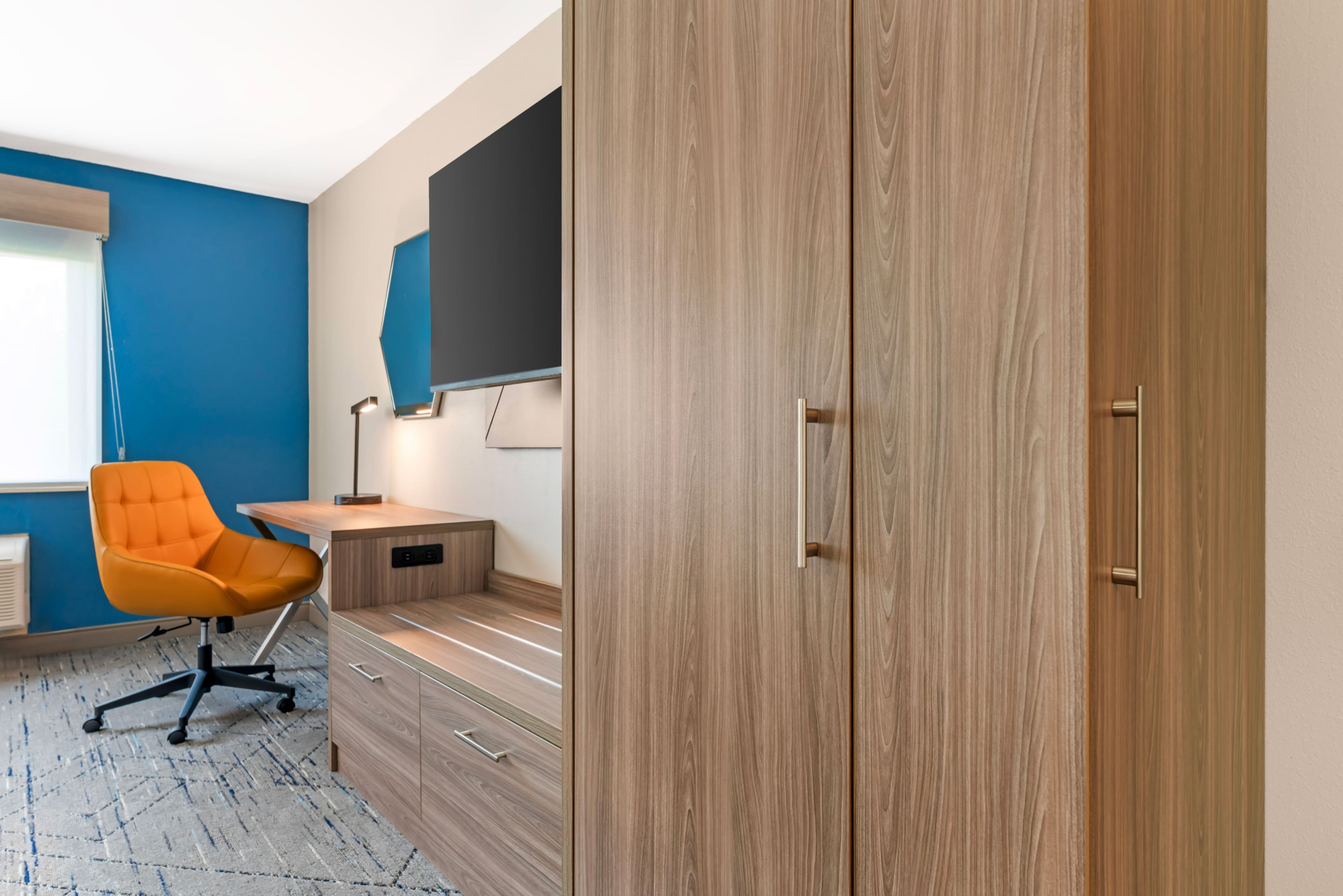 Holiday Inn Express Deforest (Madison Area) — 8