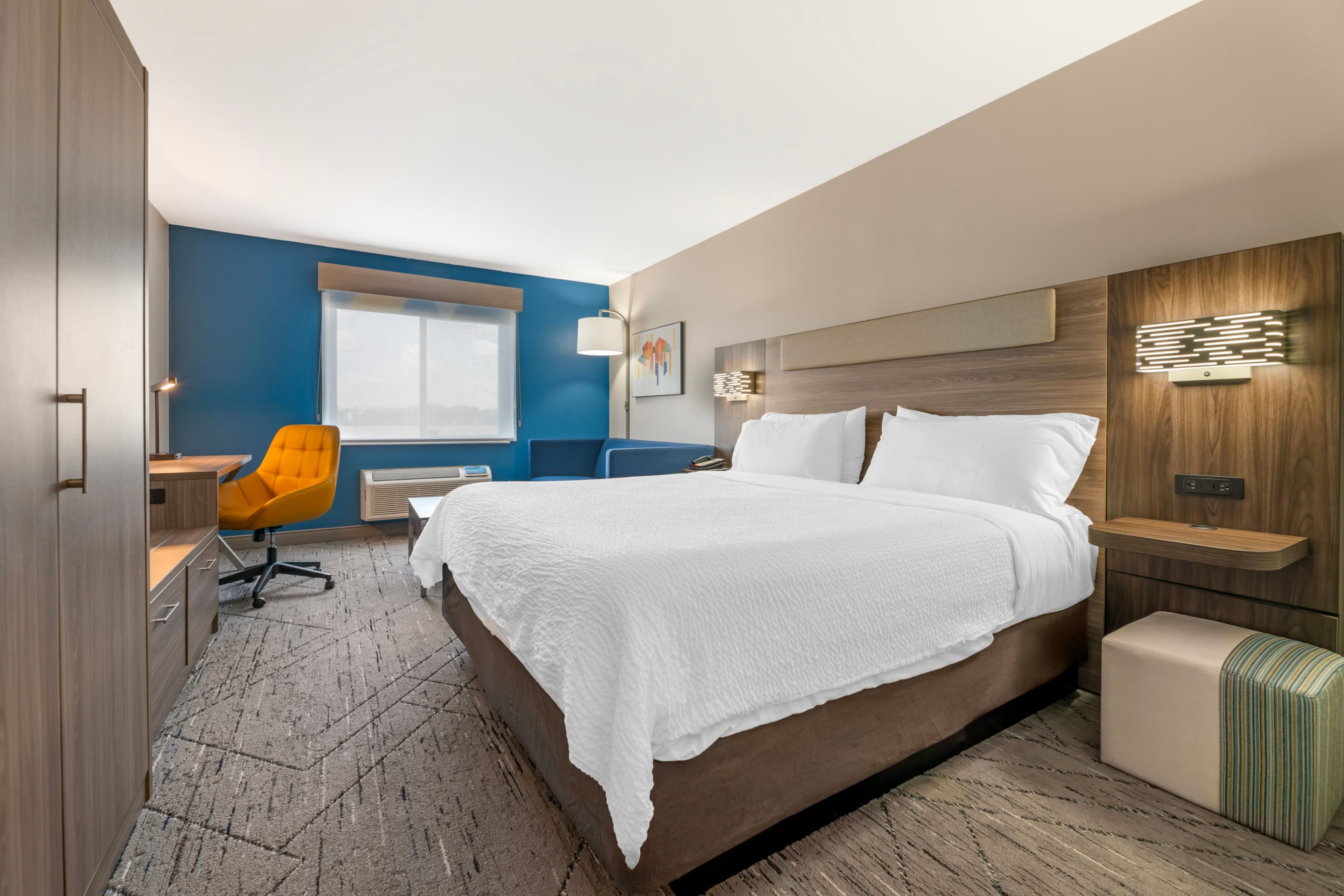 Holiday Inn Express Deforest (Madison Area) — 14