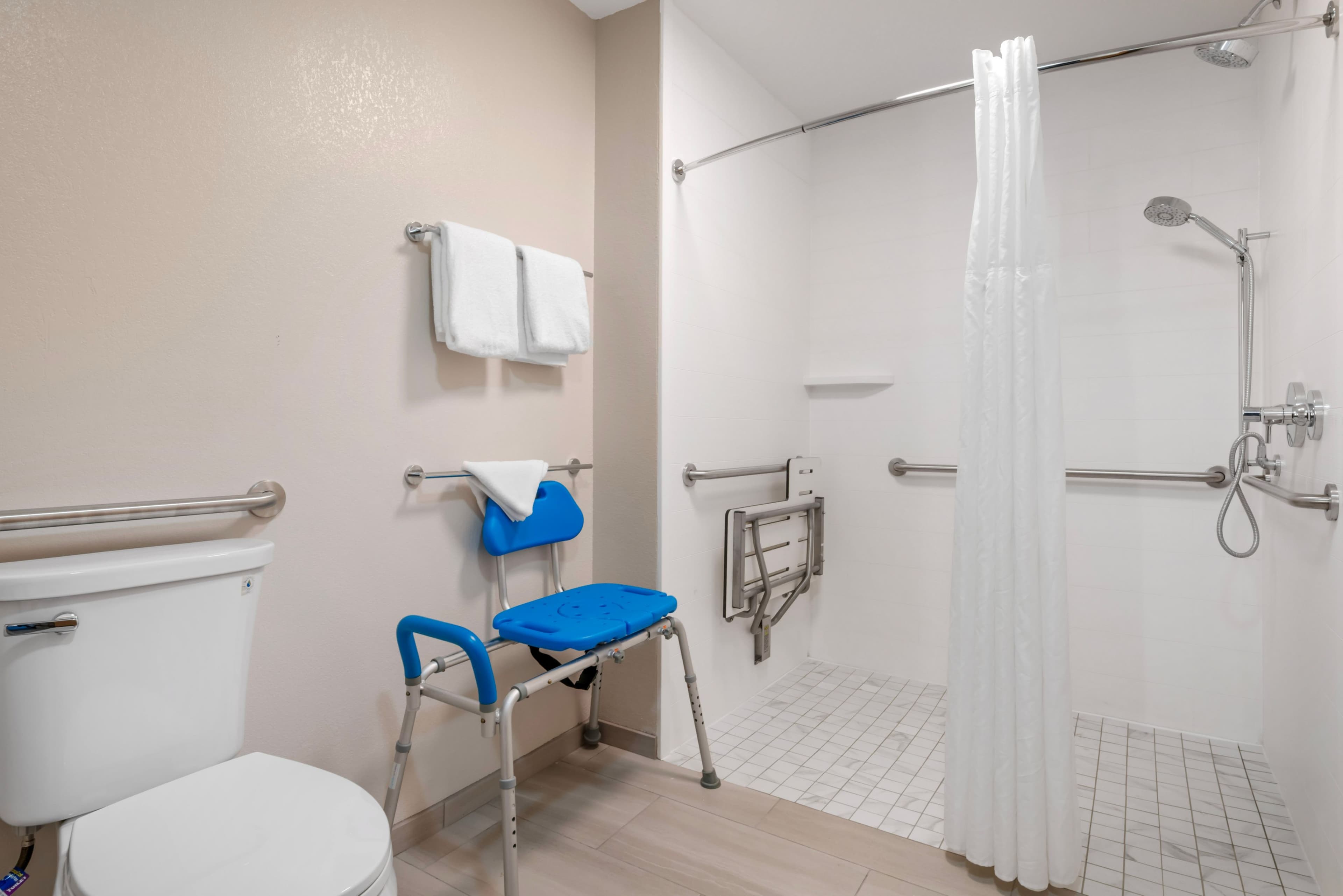 Holiday Inn Express Deforest (Madison Area) — 37