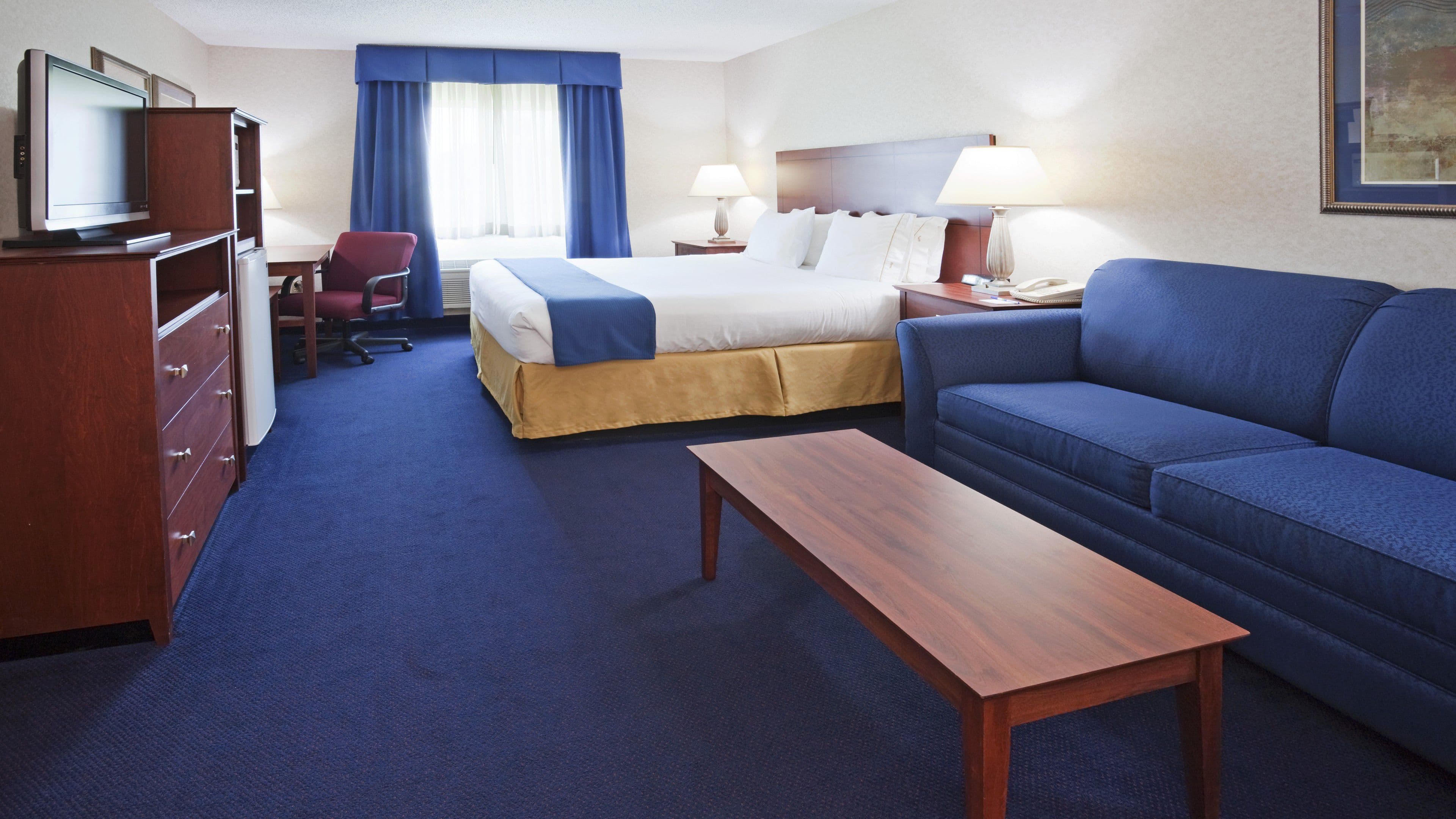 Holiday Inn Express Deforest (Madison Area) - Image 3