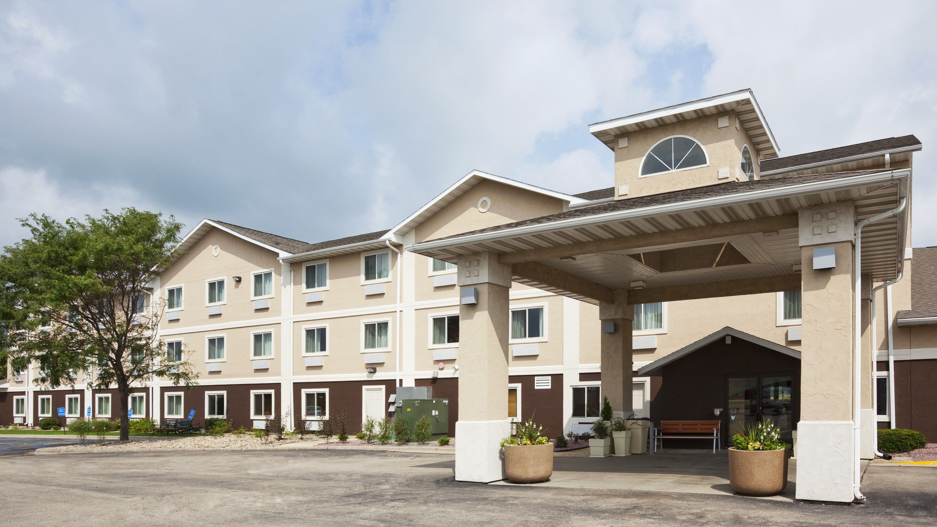 Holiday Inn Express Deforest (Madison Area) - Image 1