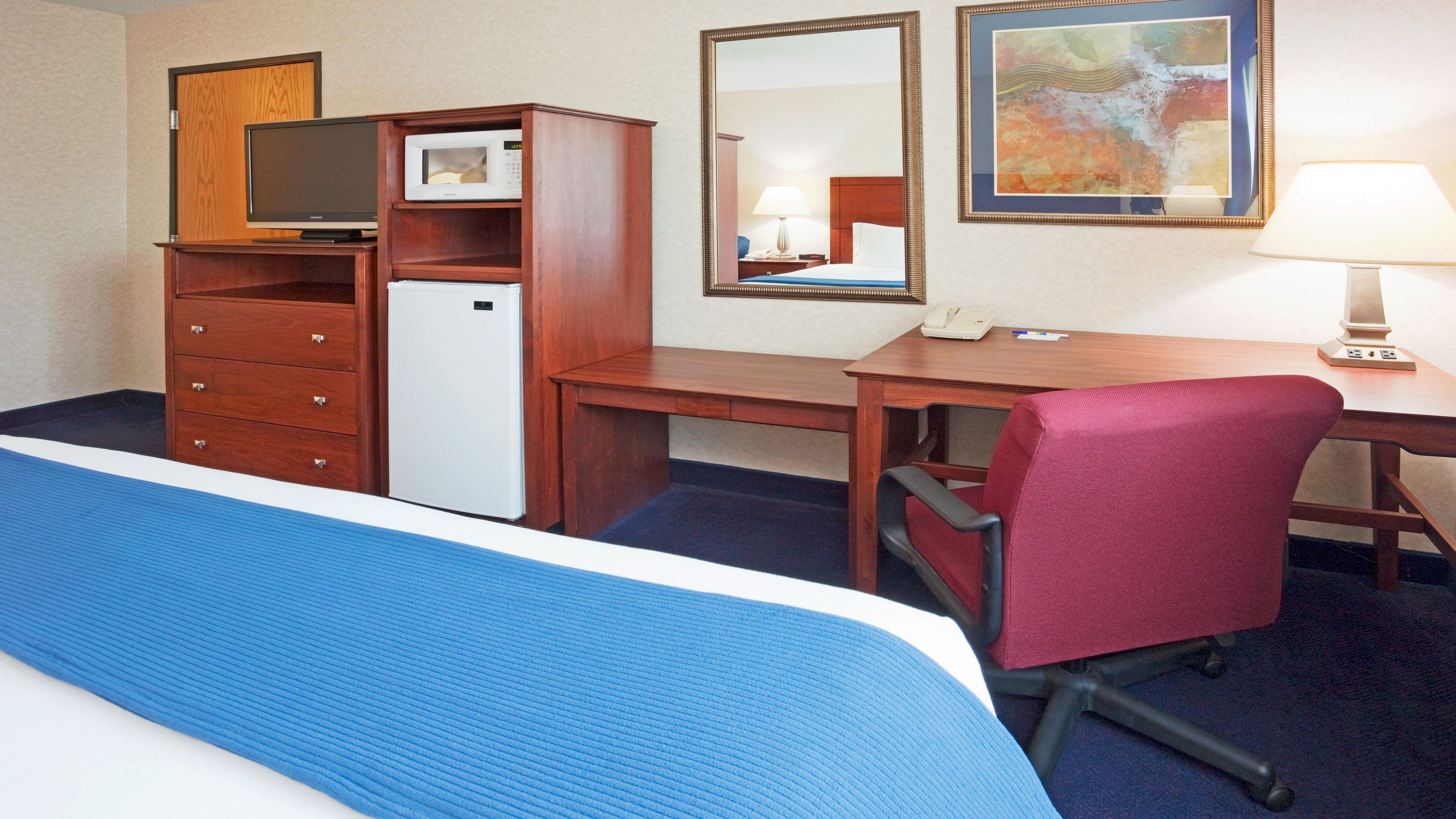 Holiday Inn Express Deforest (Madison Area) — 8