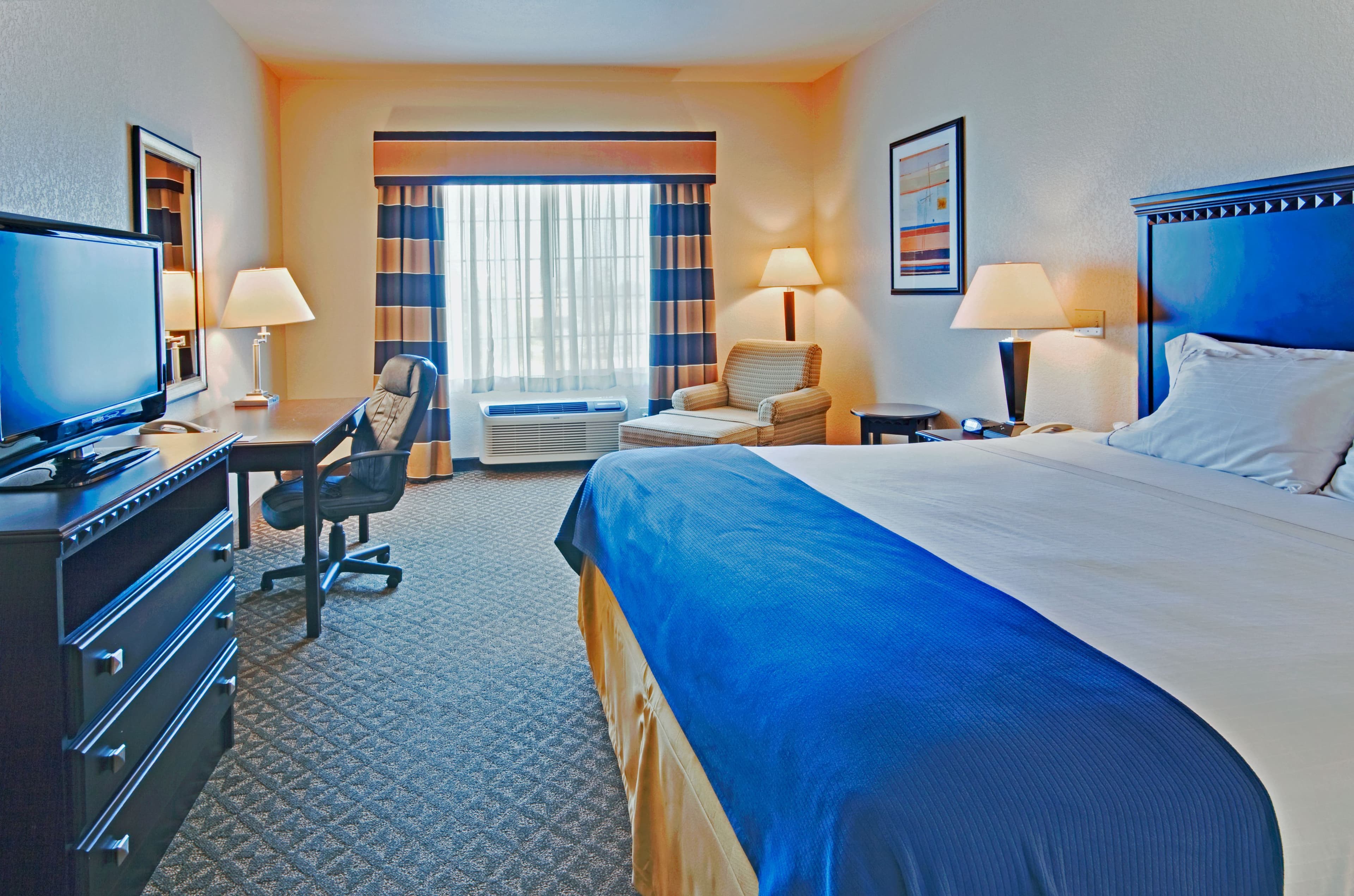 Holiday Inn Express Delano Hwy 99 - Image 2