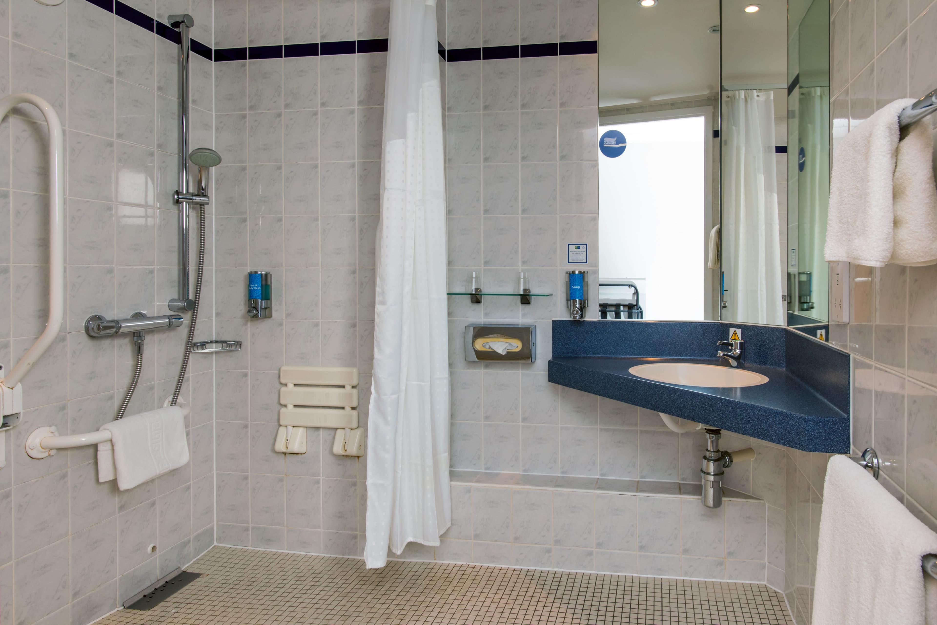 Holiday Inn Express East Midlands Airport — 17