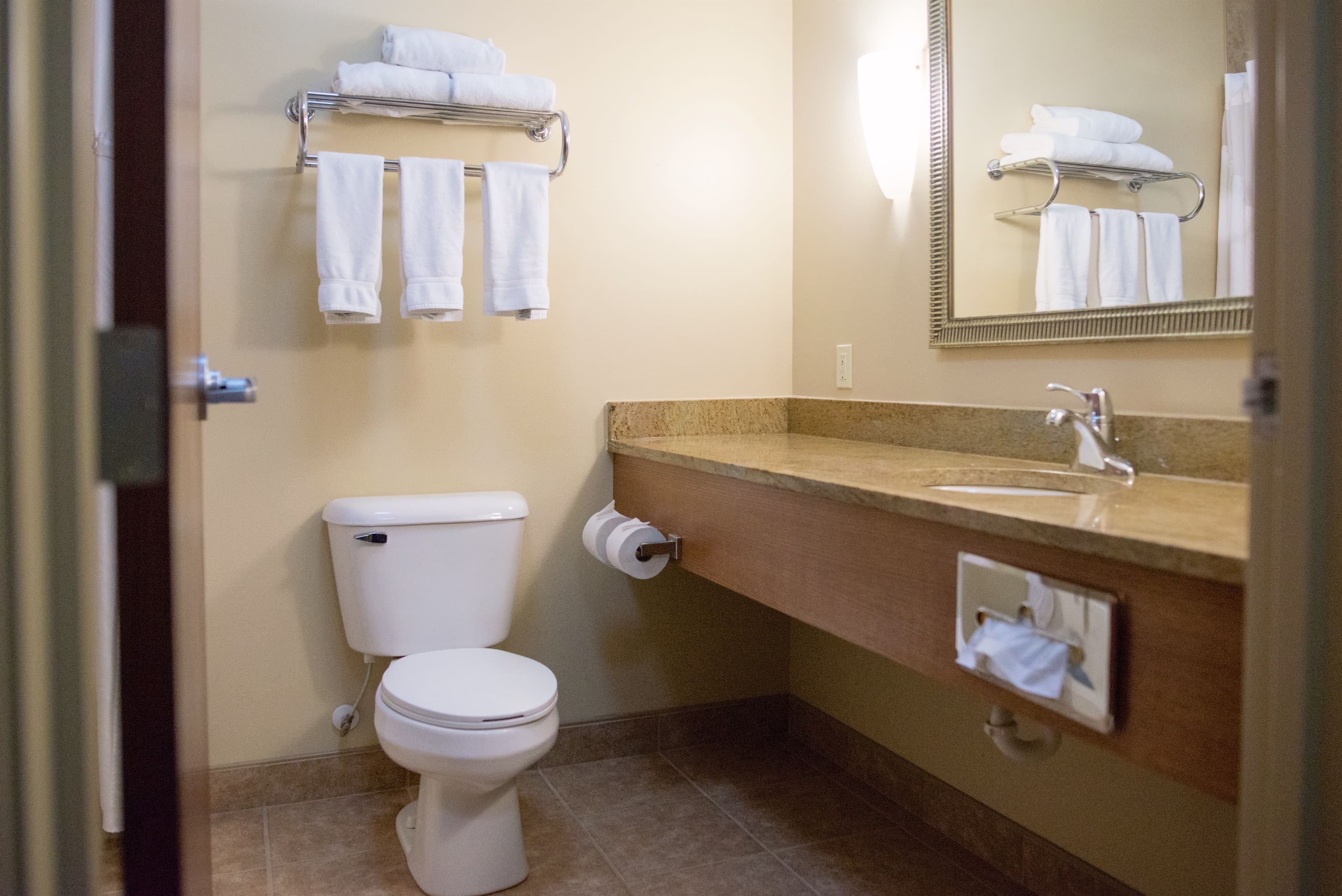 Holiday Inn Express Devils Lake — 9