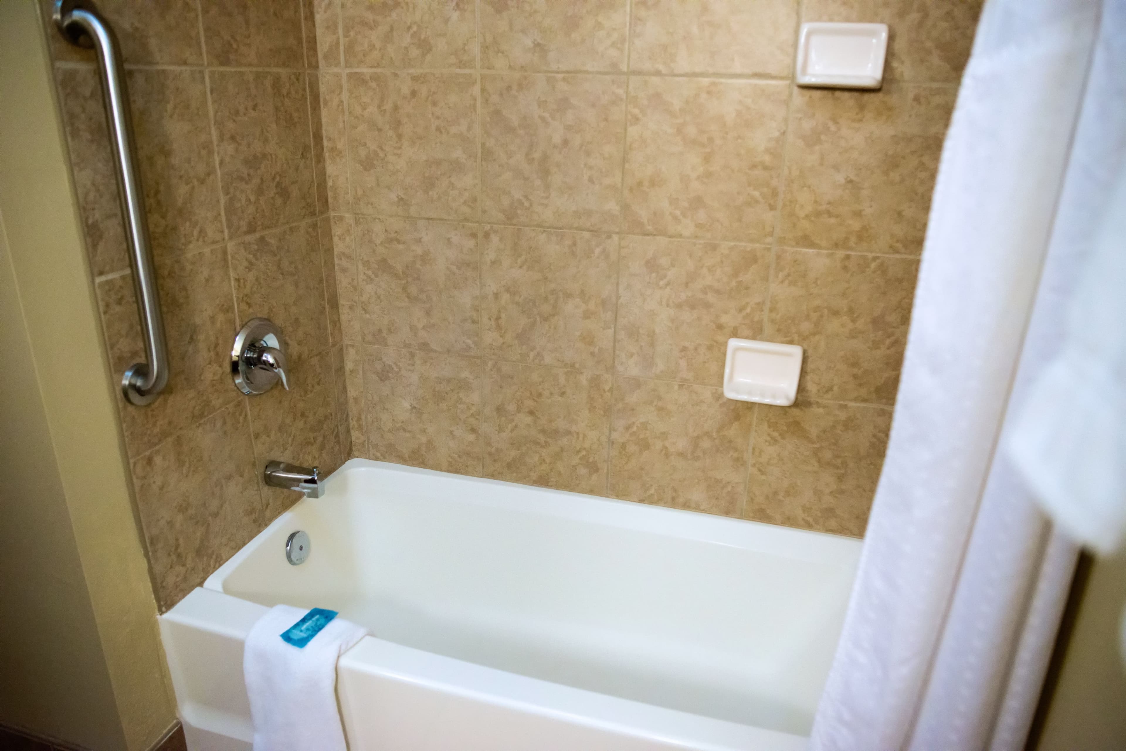Holiday Inn Express Devils Lake — 8