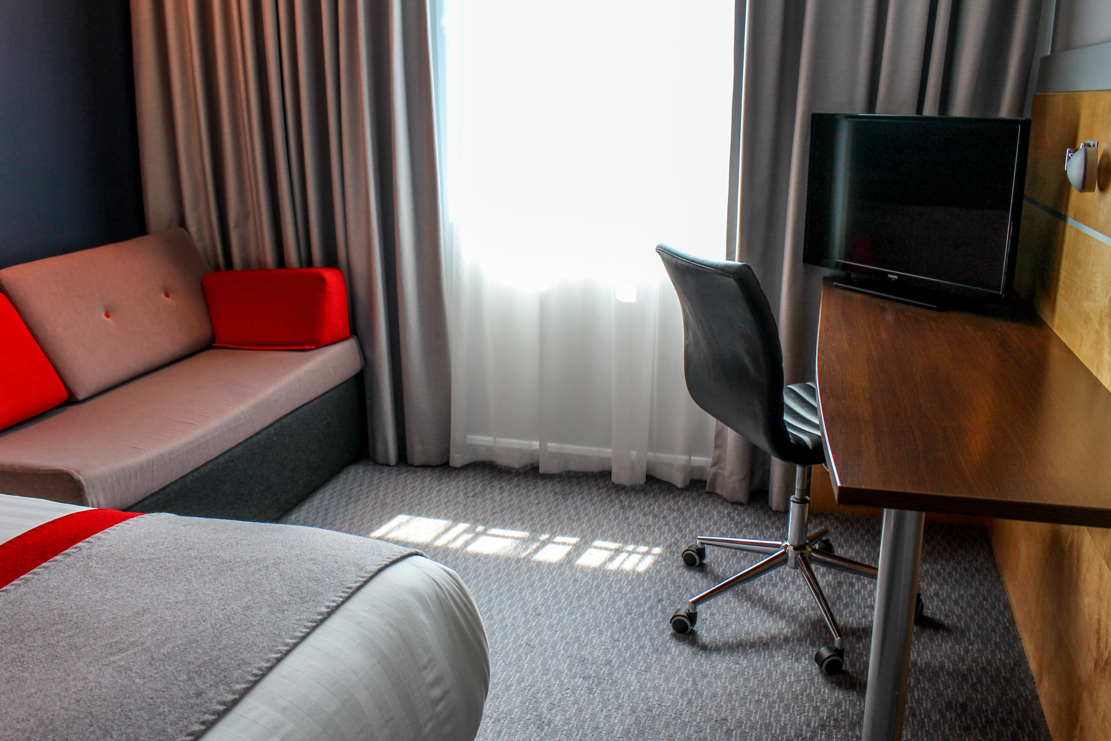 Holiday Inn Express Doncaster - Image 5