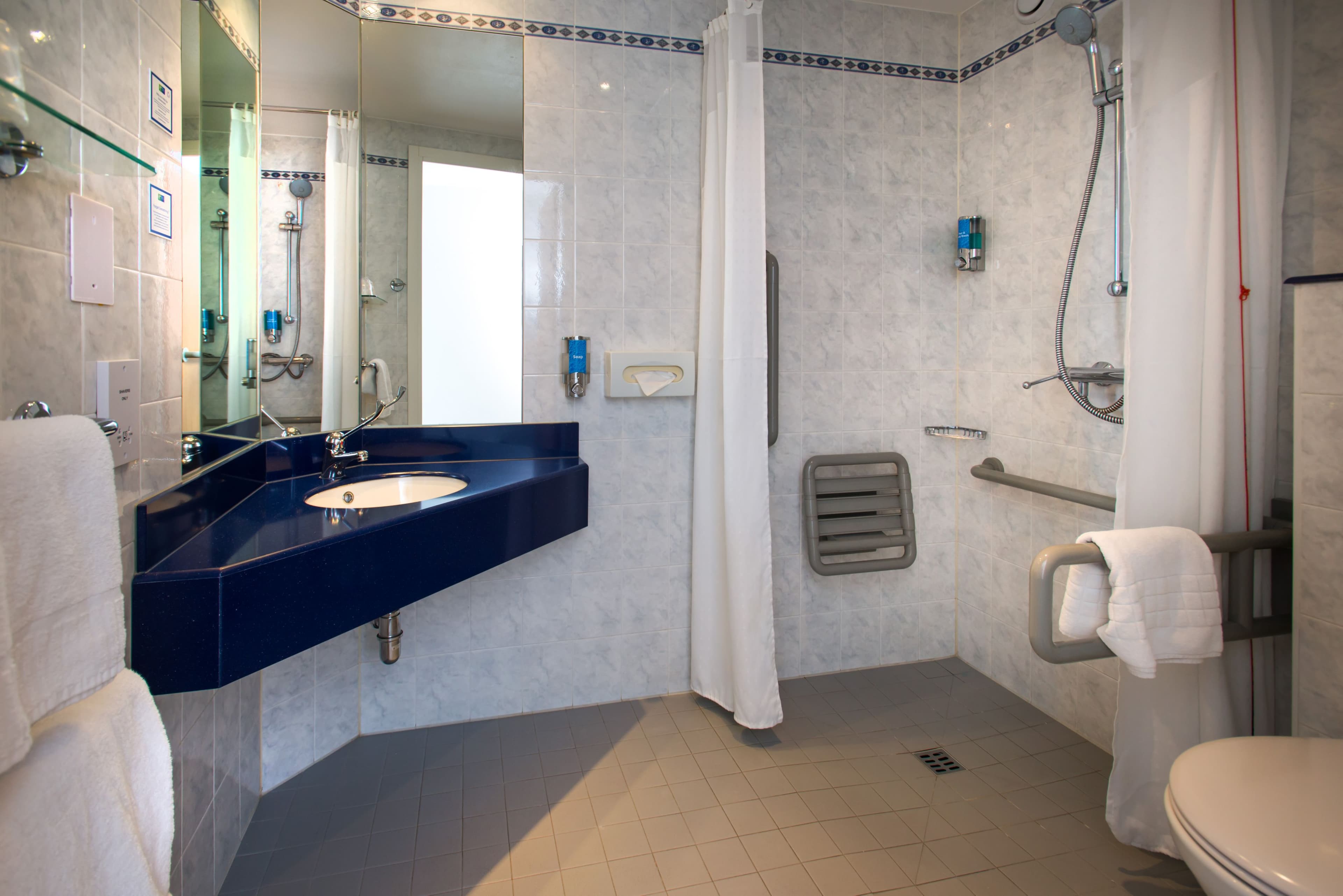 Holiday Inn Express Droitwich Spa — 15