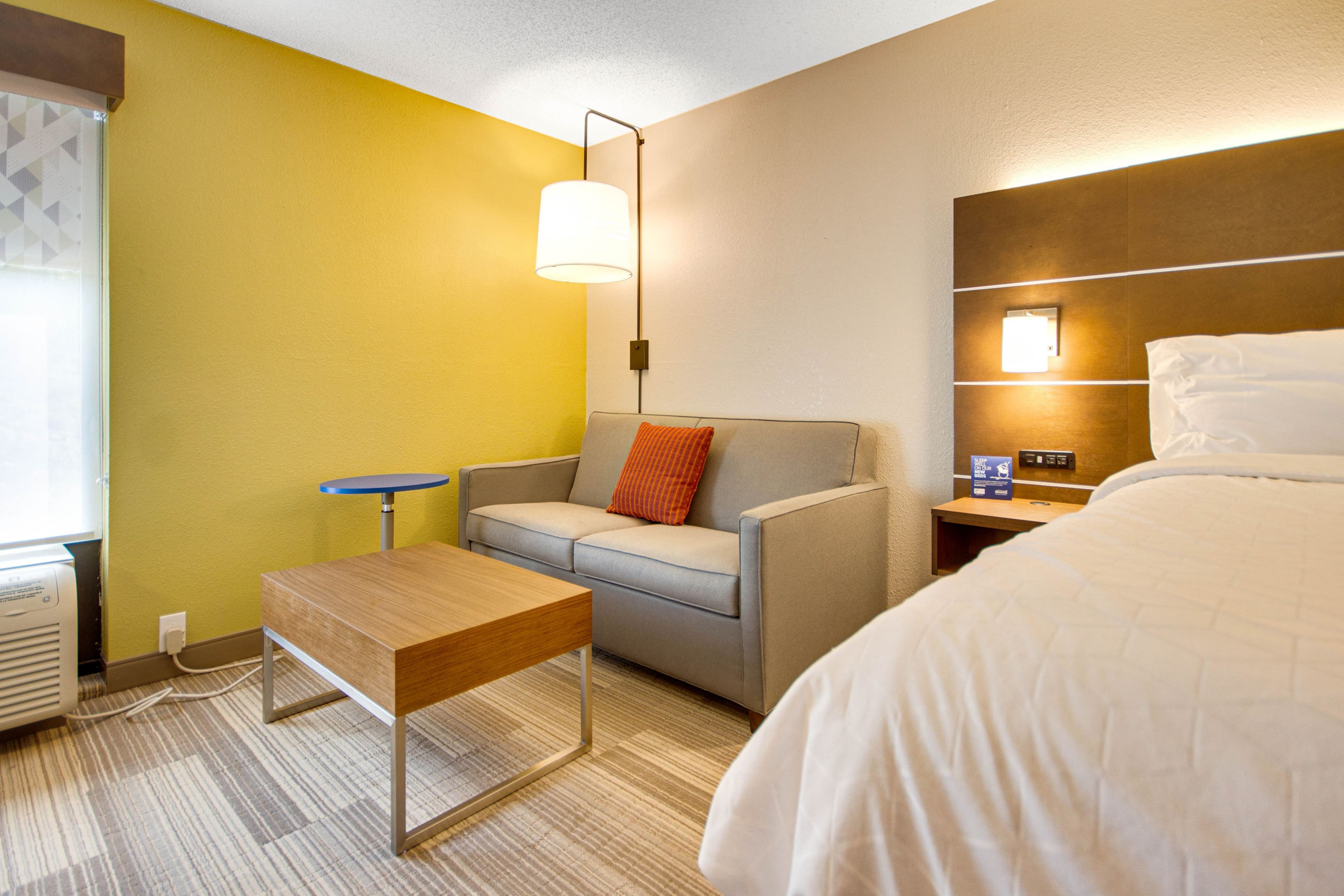 Holiday Inn Express Dublin - Image 4