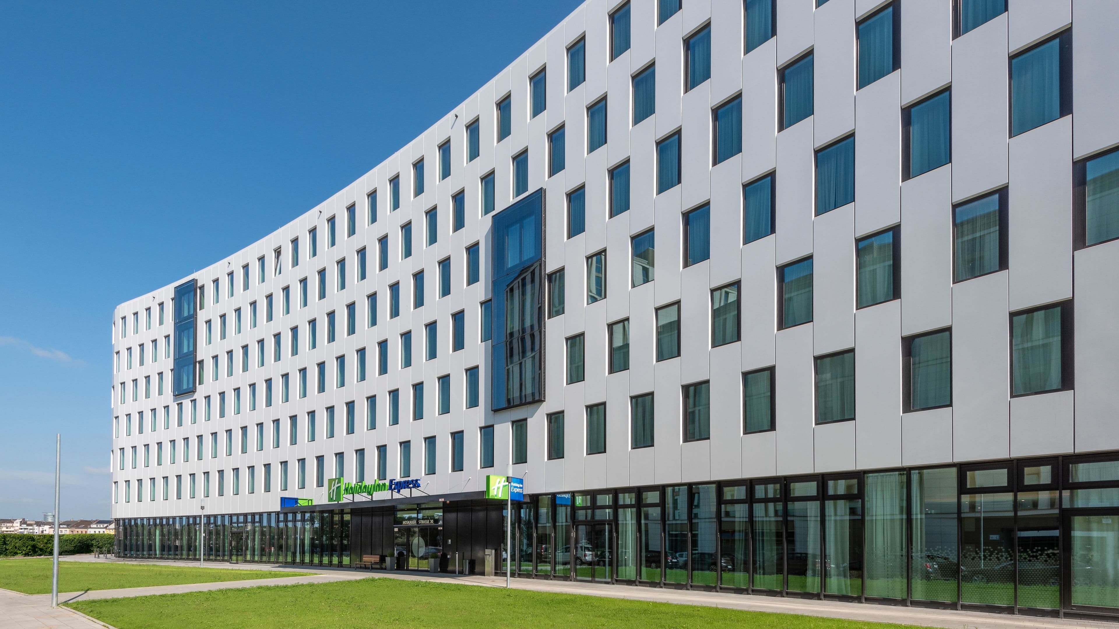Holiday Inn Express Düsseldorf - Hauptbahnhof - Image 1
