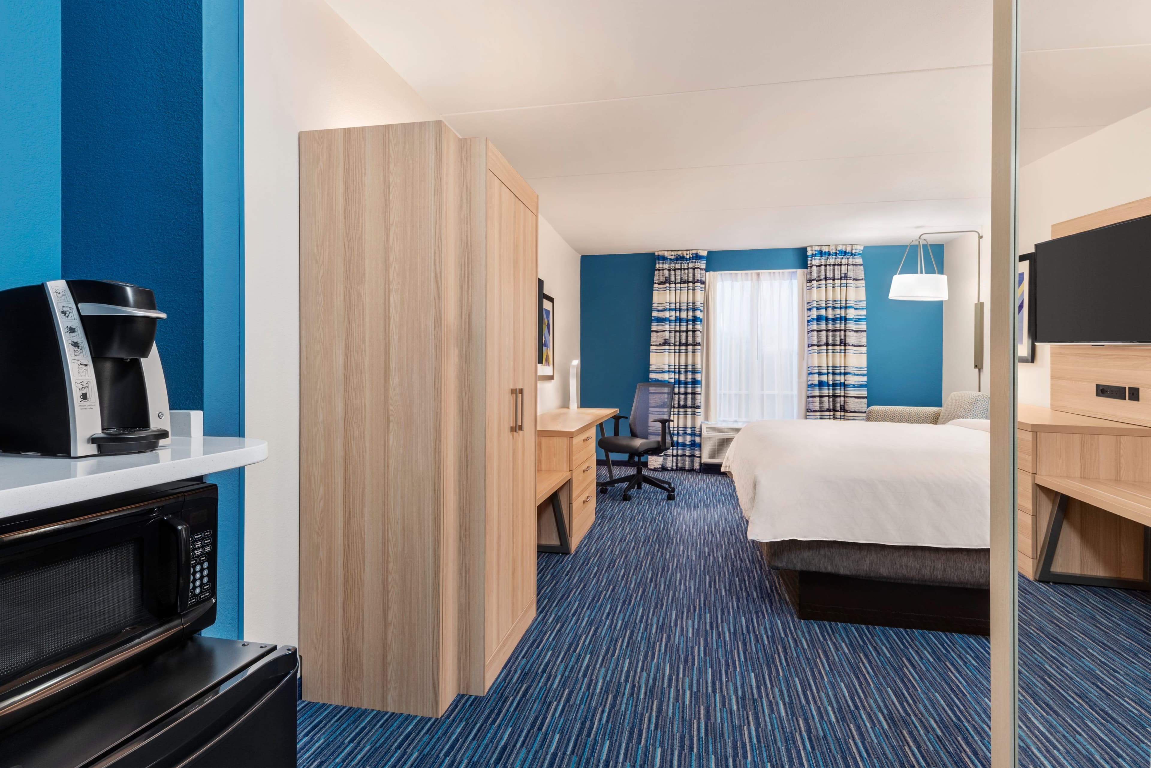 Holiday Inn Express Dumfries - Image 3