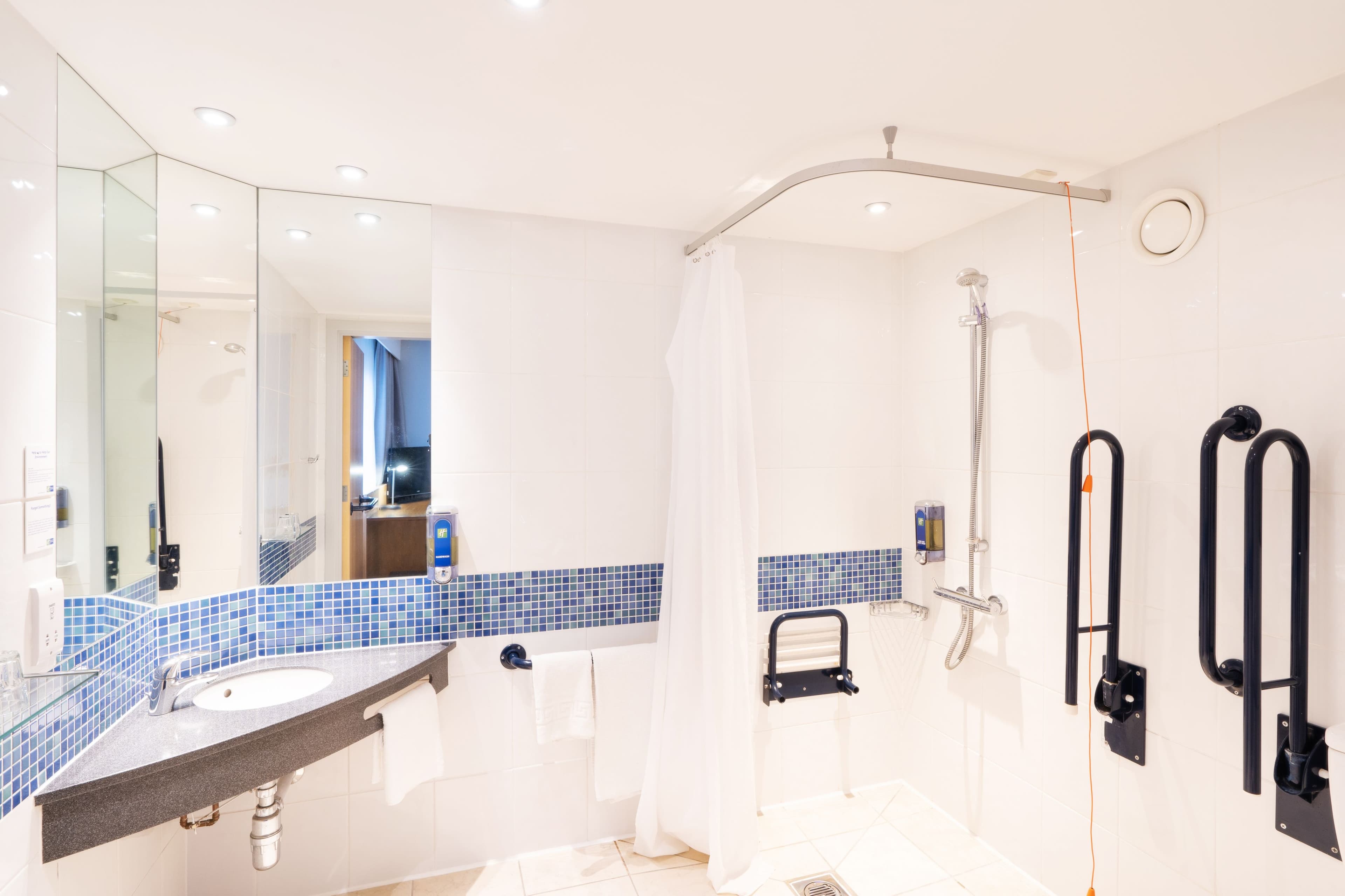 Holiday Inn Express Dundee — 15