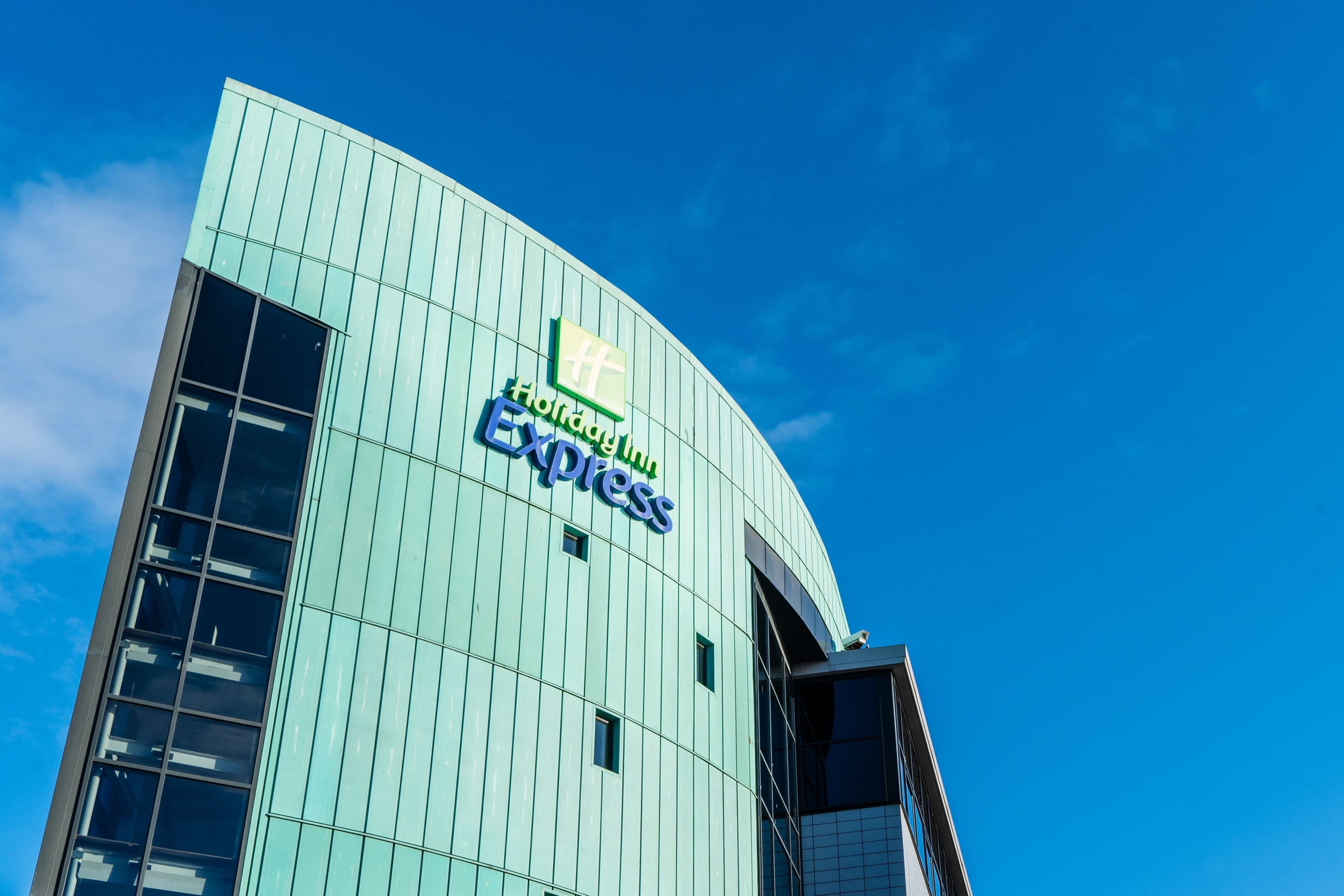 Holiday Inn Express Dundee - Image 1