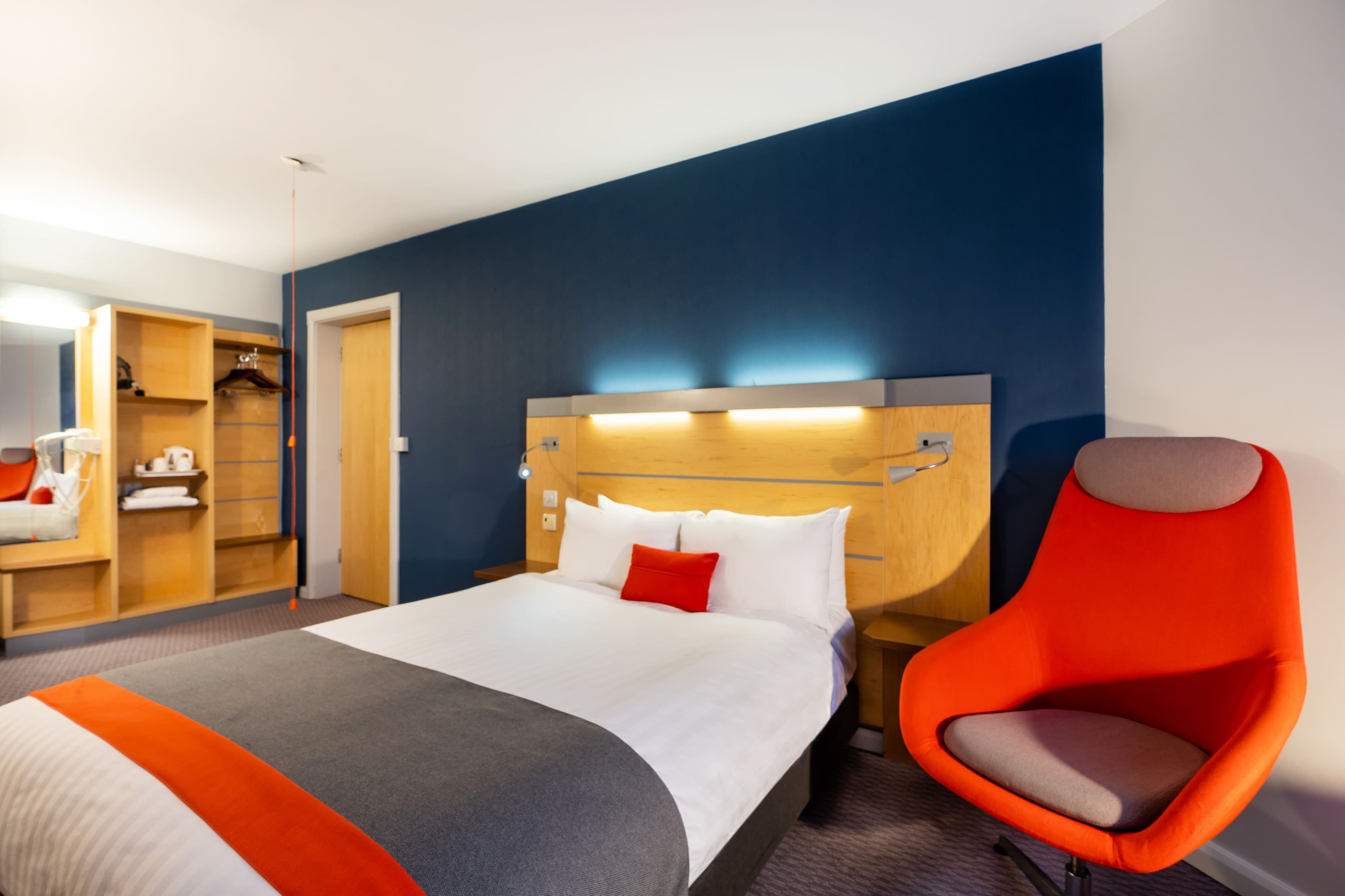 Holiday Inn Express Dundee — 10